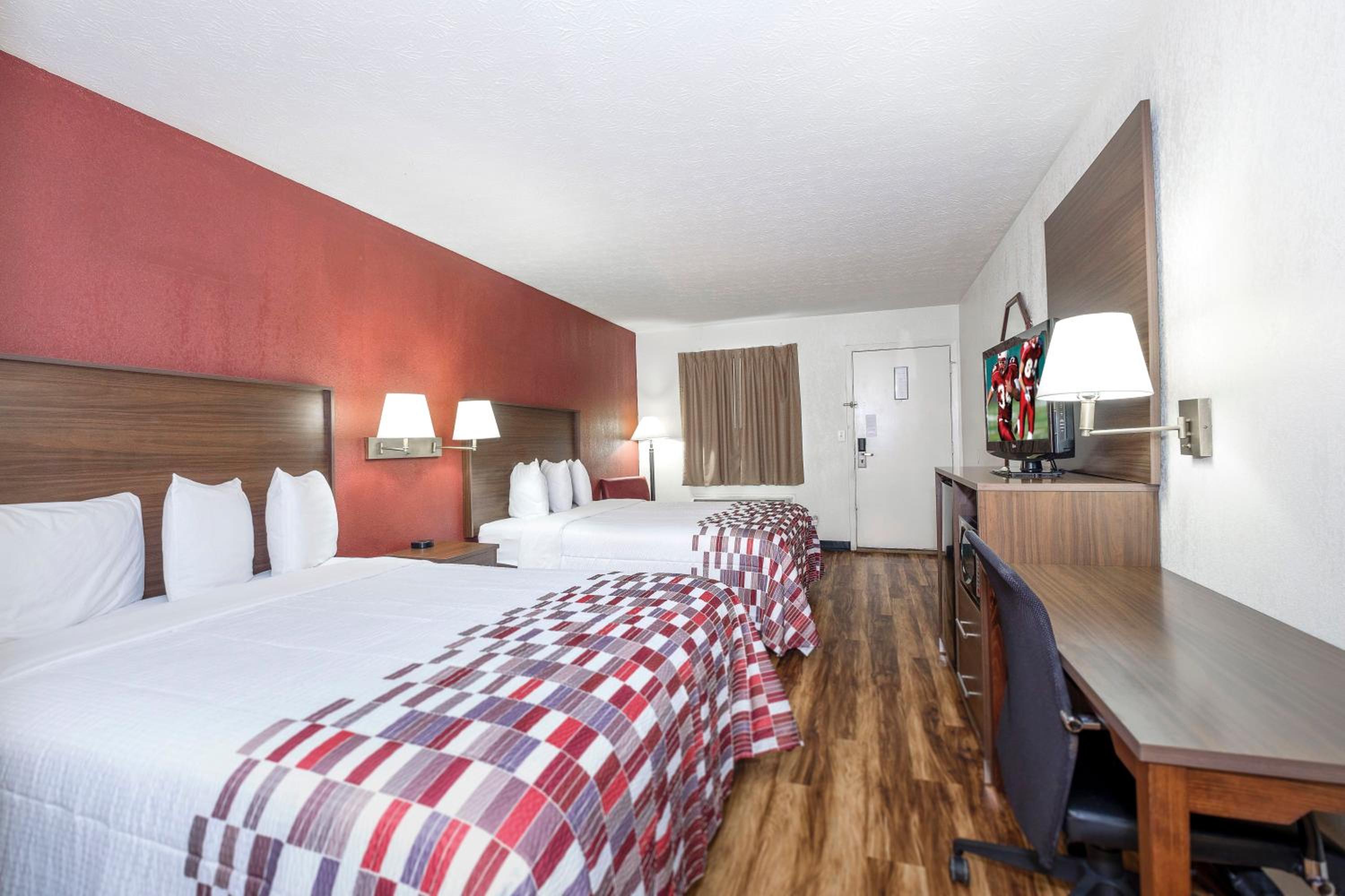 Deluxe Room with Two Queen Beds Non-Smoking - Photo 7