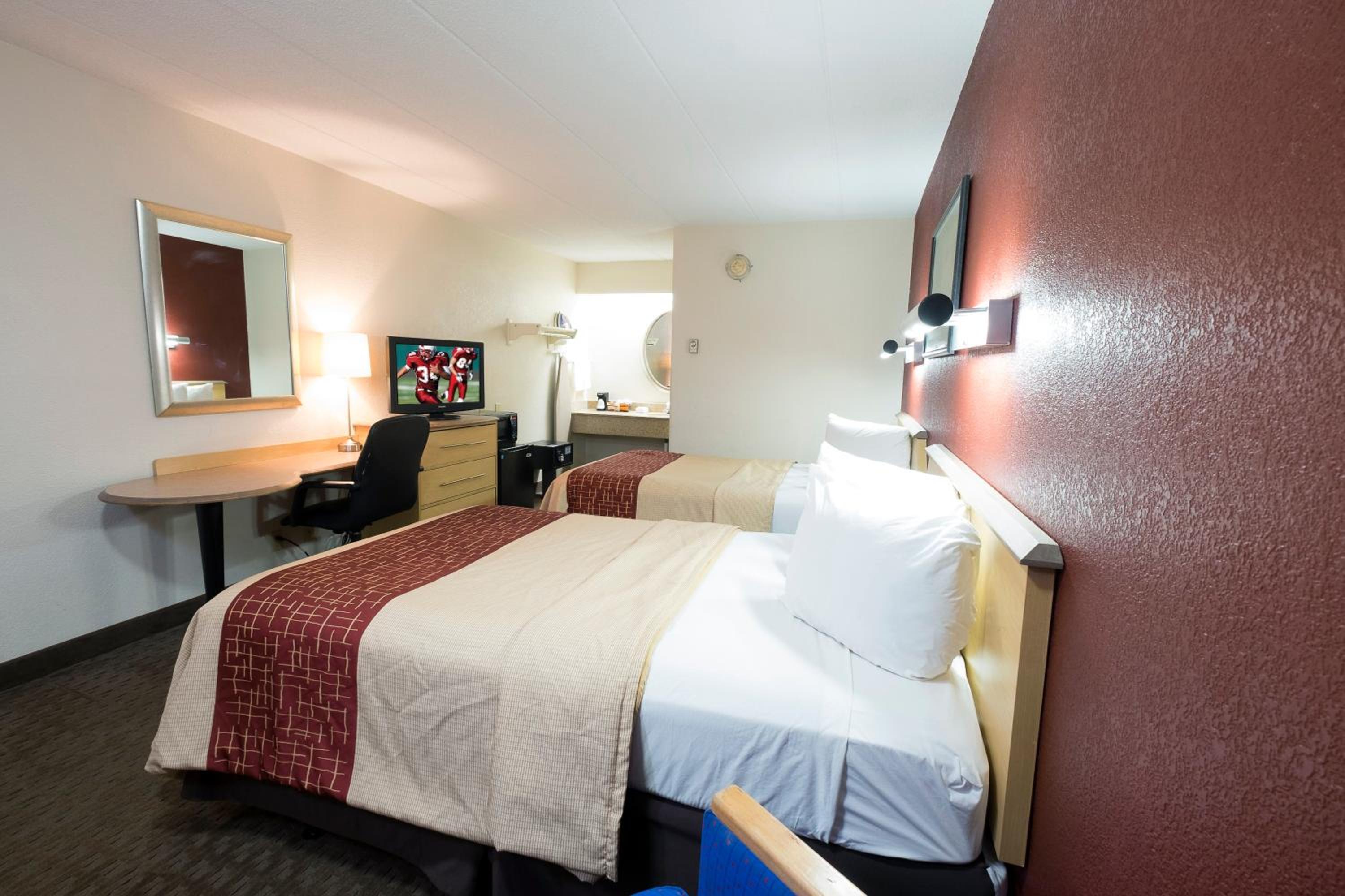 Deluxe Room with Two Queen Beds Non-Smoking photo 2