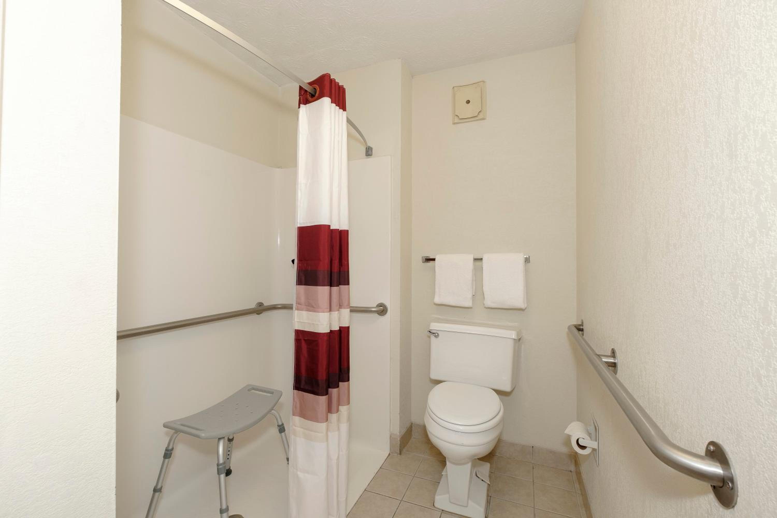 Superior King Room Disability Access Roll-In Shower Non-Smoking - Photo 6