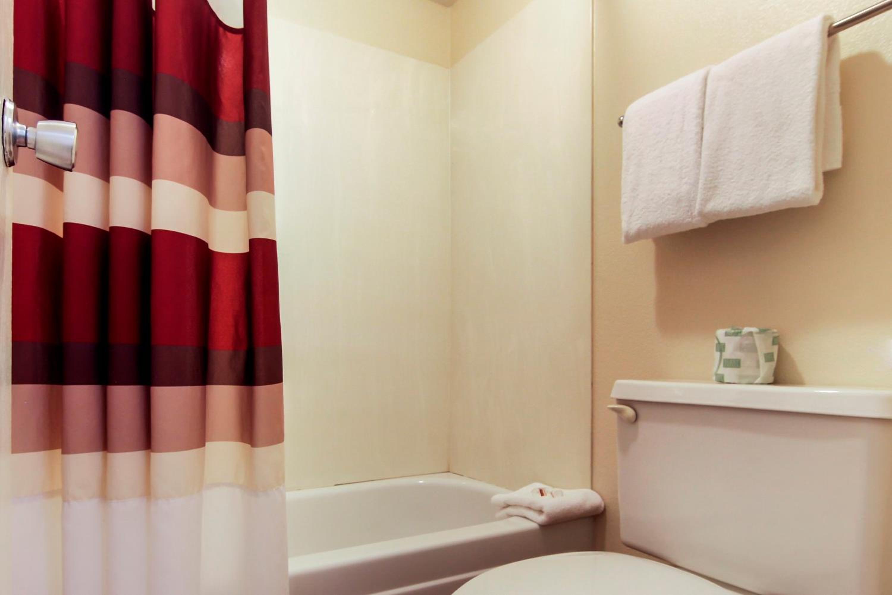 Deluxe Room with Two Double Beds Non-Smoking - Photo 4