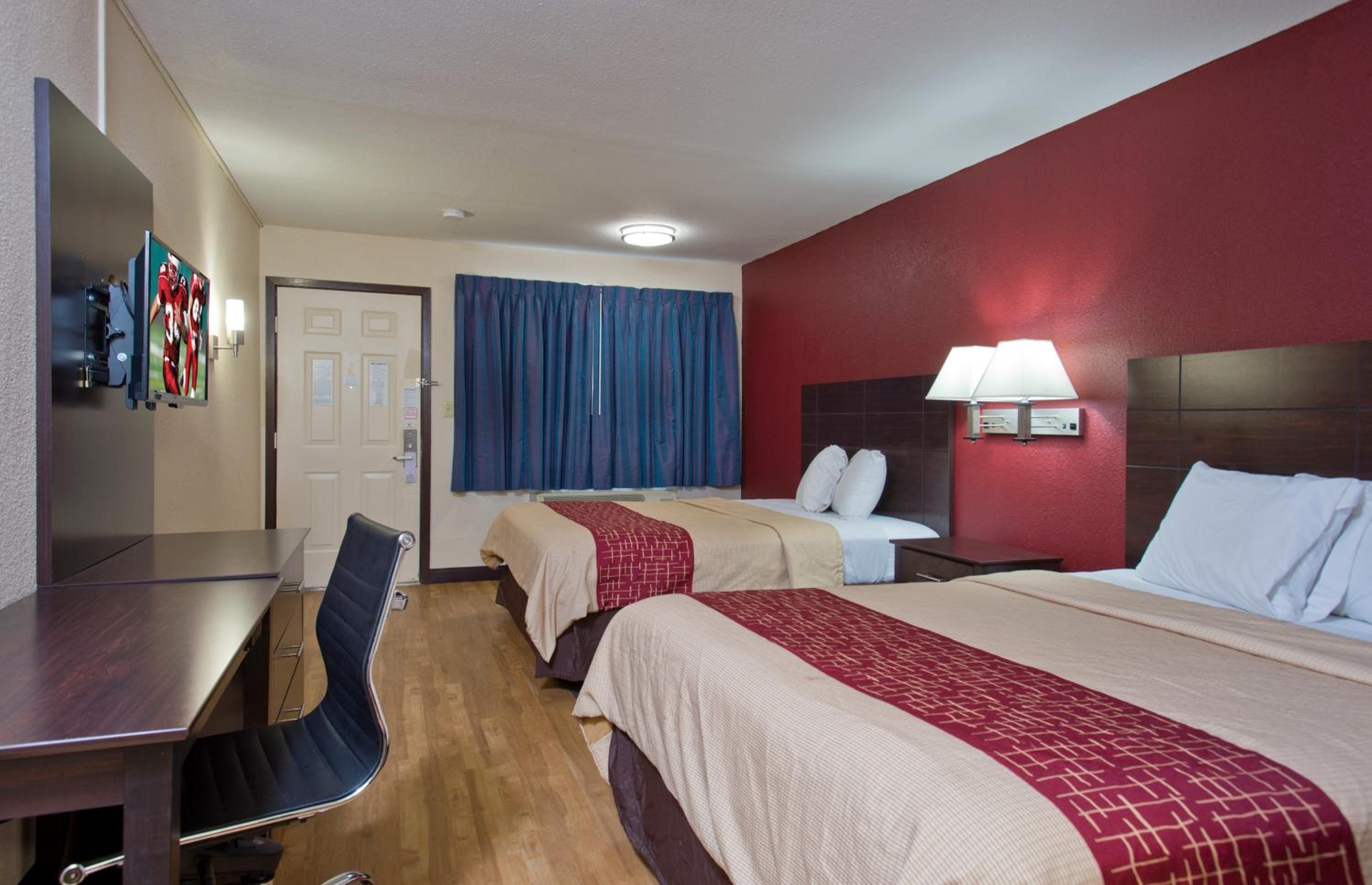 Standard Room with Two Queen Beds Smoking - Photo 2