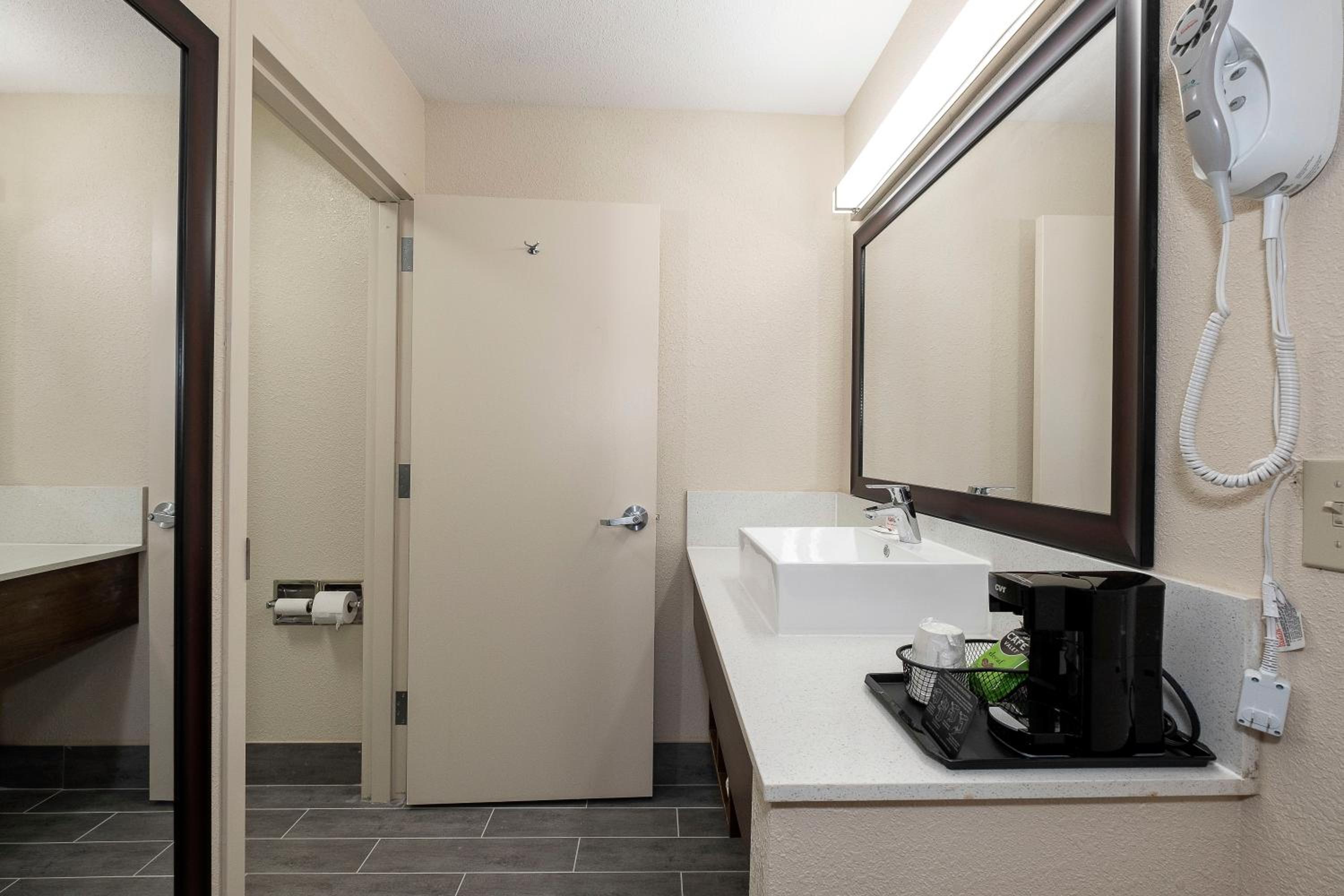 Superior Room with Two Queen Beds Smoke Free photo 3