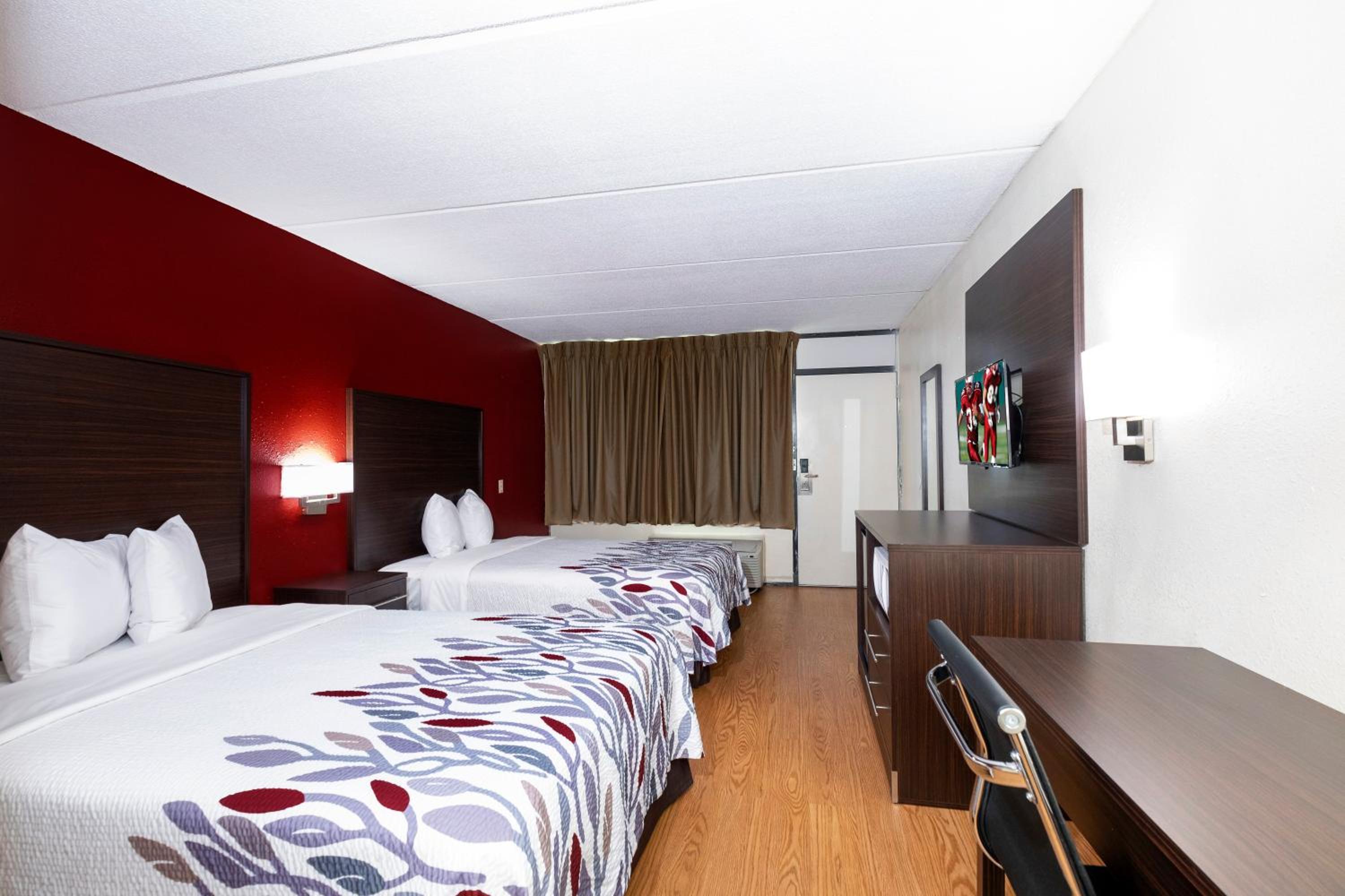 Deluxe Room with Two Double Beds Non-Smoking - Photo 4
