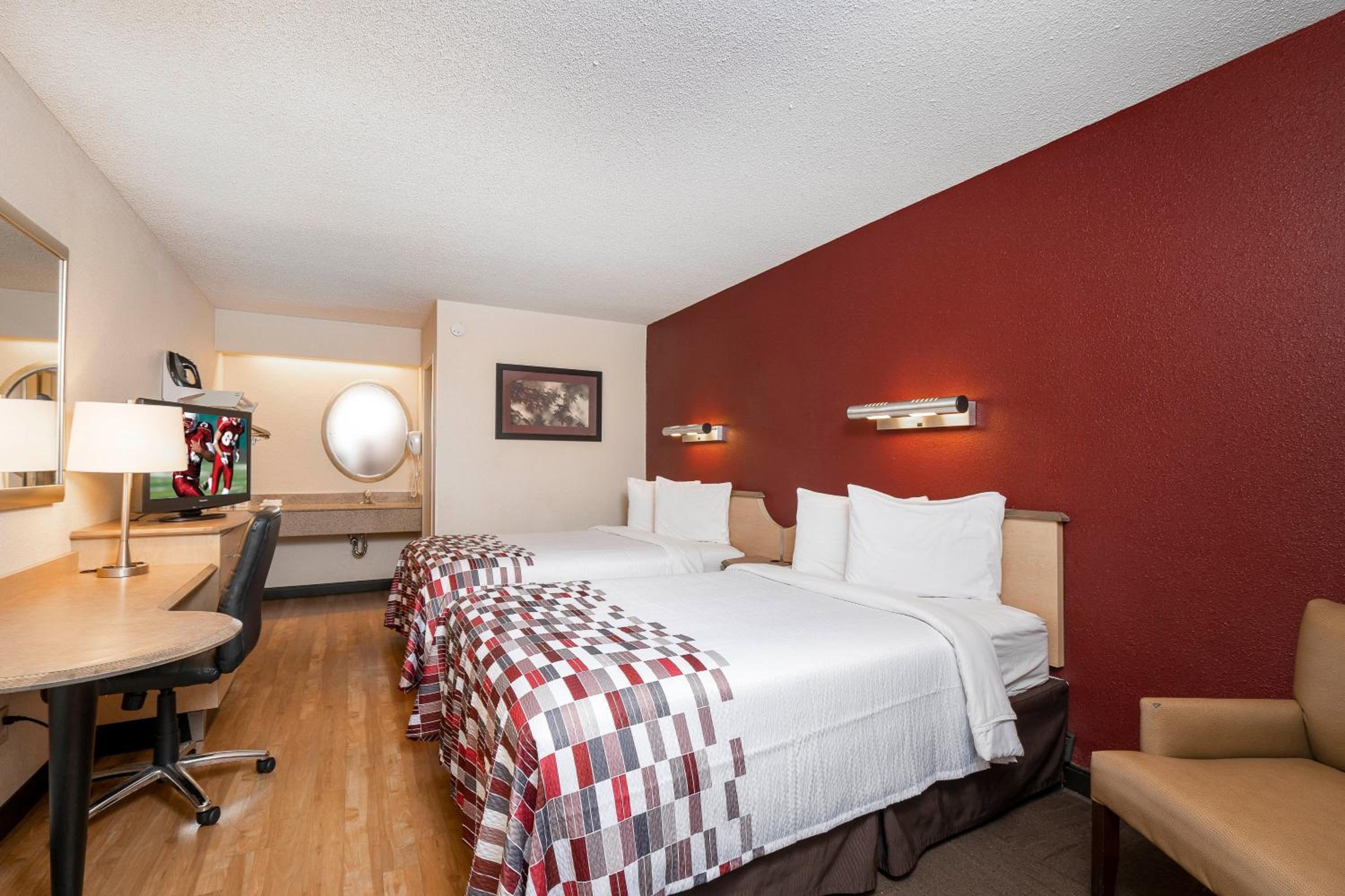 Deluxe Room with Two Double Beds Non-Smoking - Photo 3