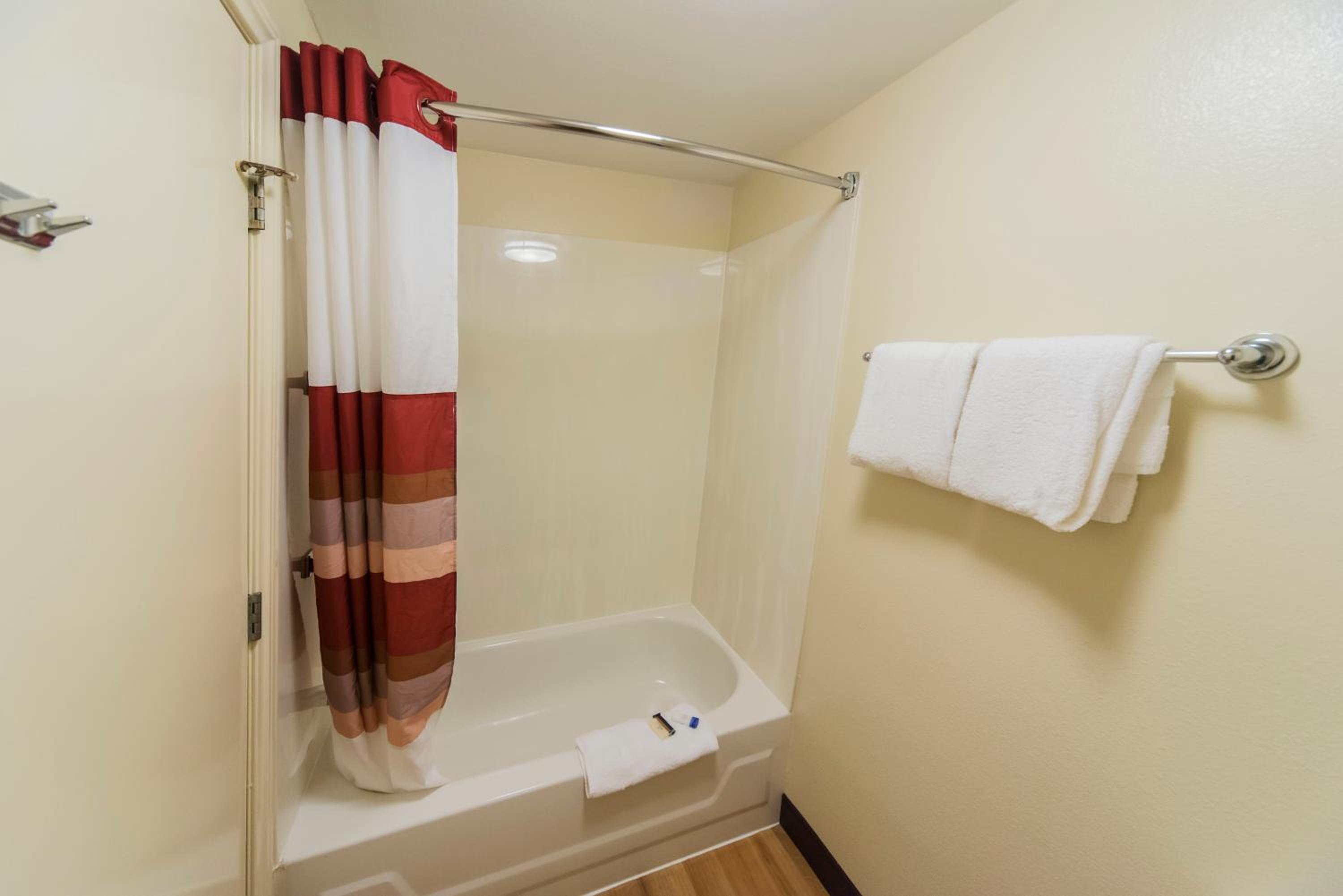 Deluxe Room with Two Double Beds Smoke Free - Photo 4