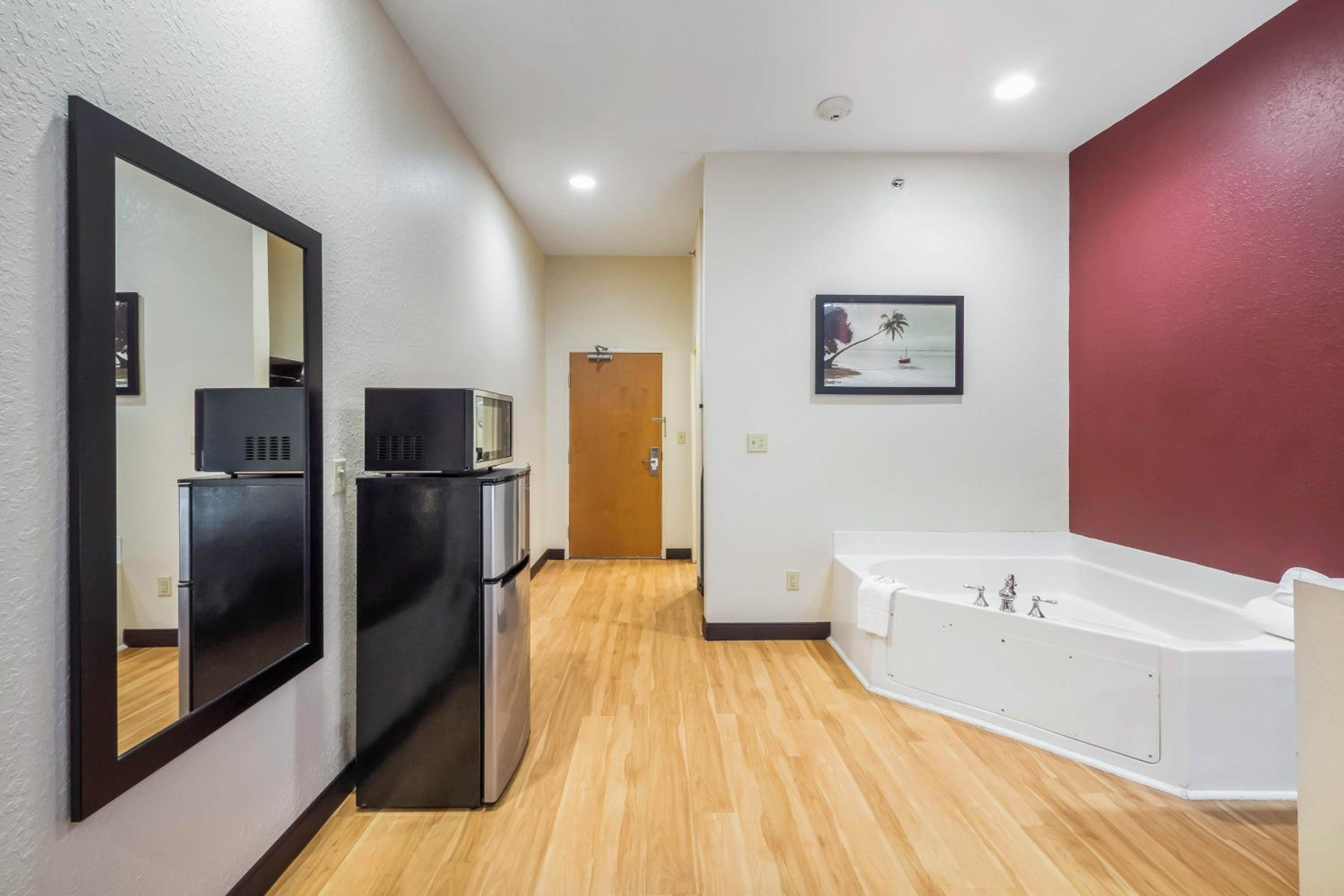 Suite King with Spa Bath Smoke Free - Photo 6