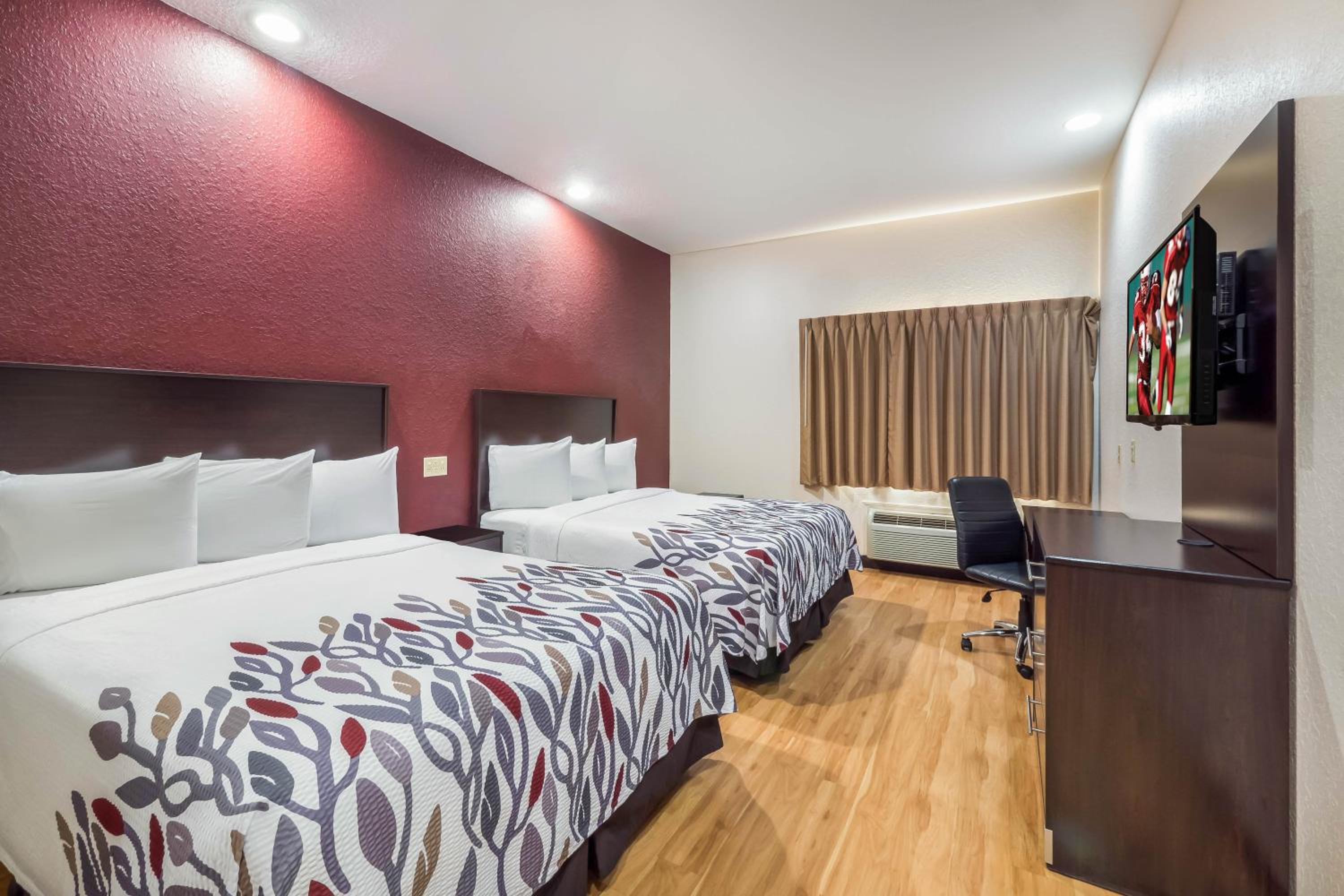 Standard Room with Two Queen Beds Smoke Free - Photo 1