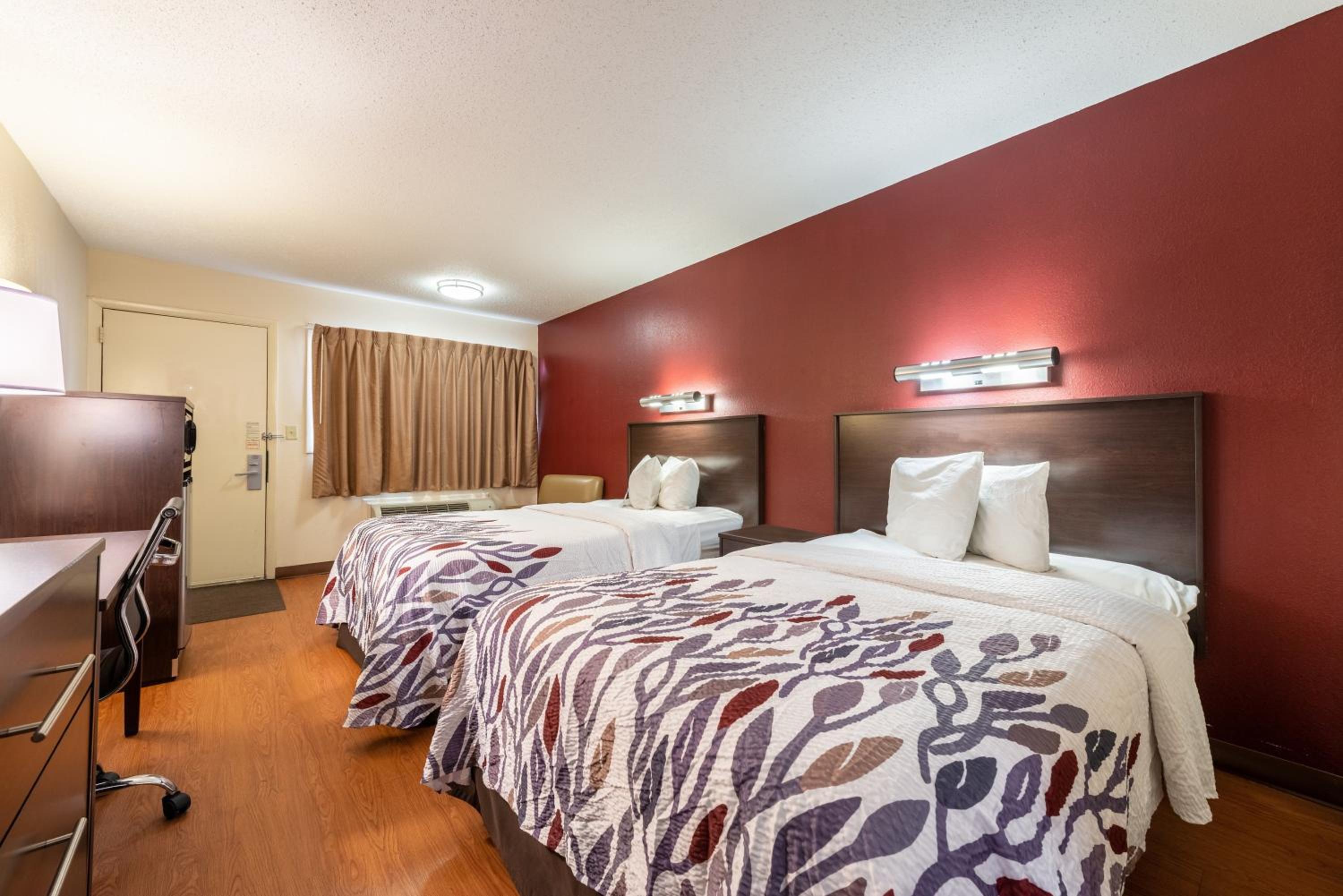 Deluxe Room with Two Double Beds Smoke Free - Photo 5
