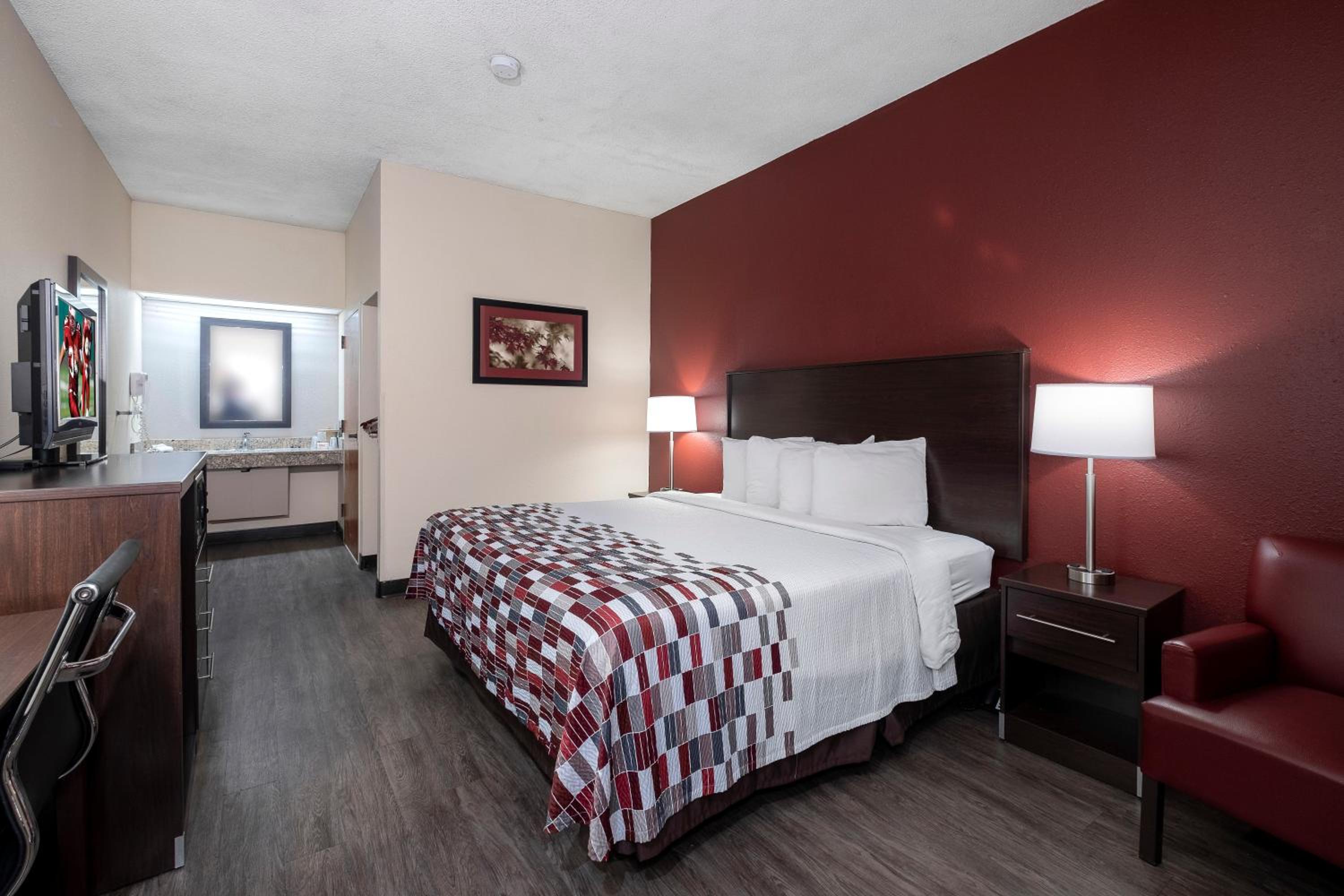 Deluxe King Room with Disability Access - Non-Smoking photo 1