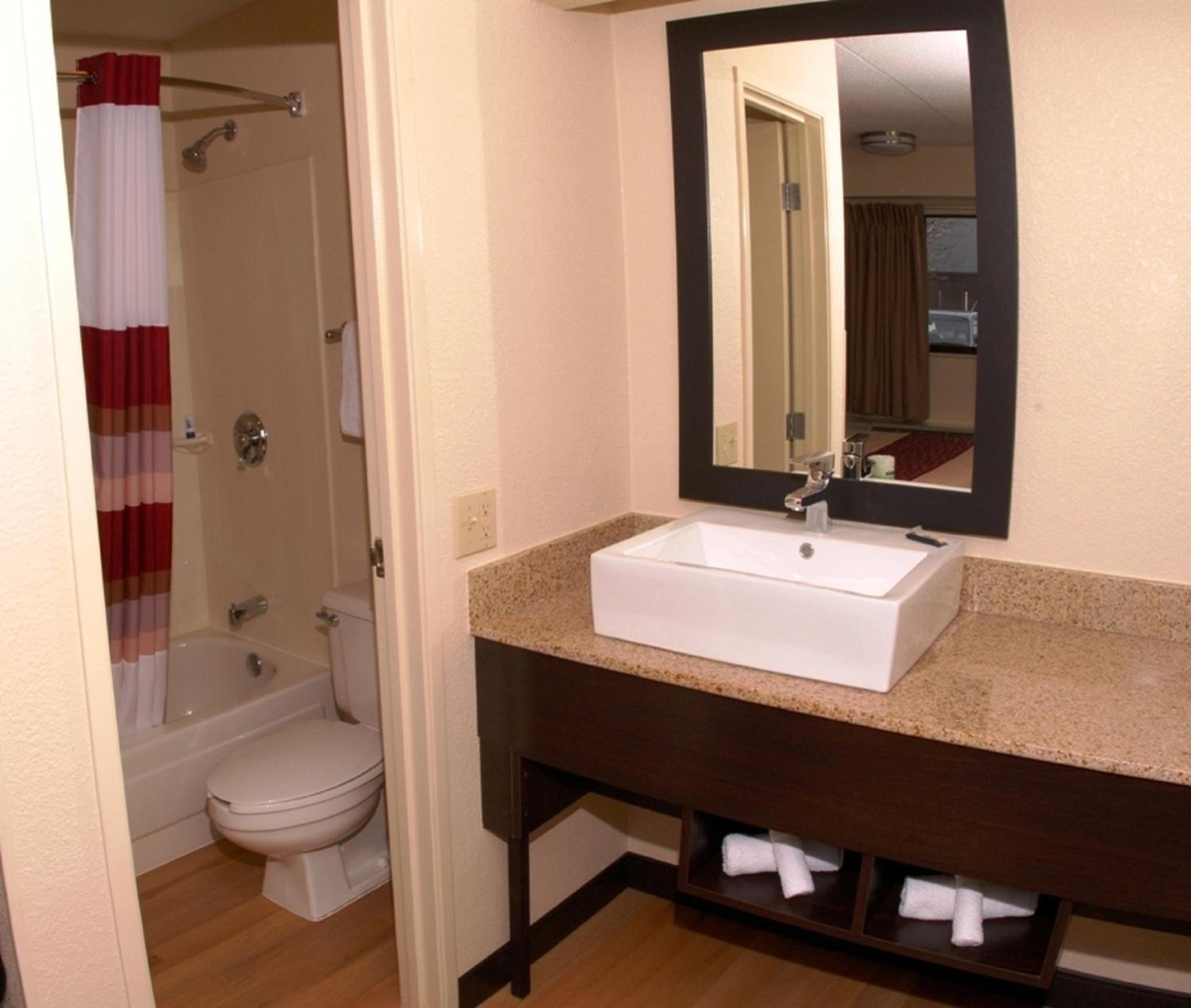 Standard Room with Two Double Beds Smoke Free - Photo 2
