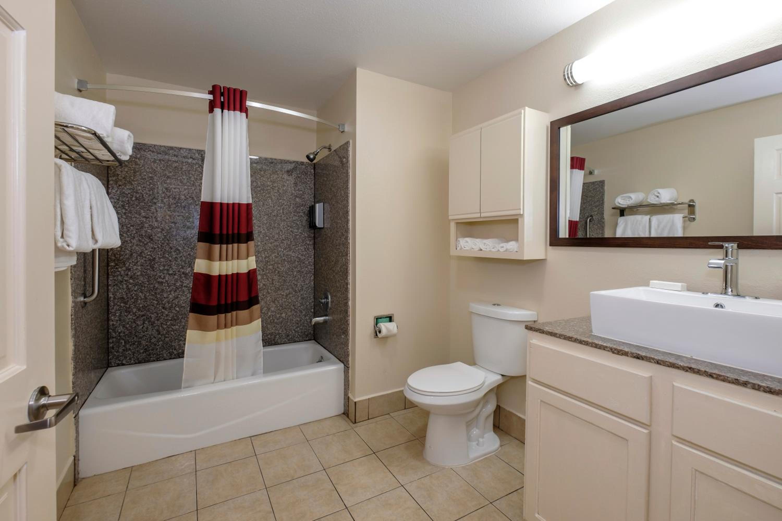 Superior King Room with Two King Beds (Smoking) photo 3