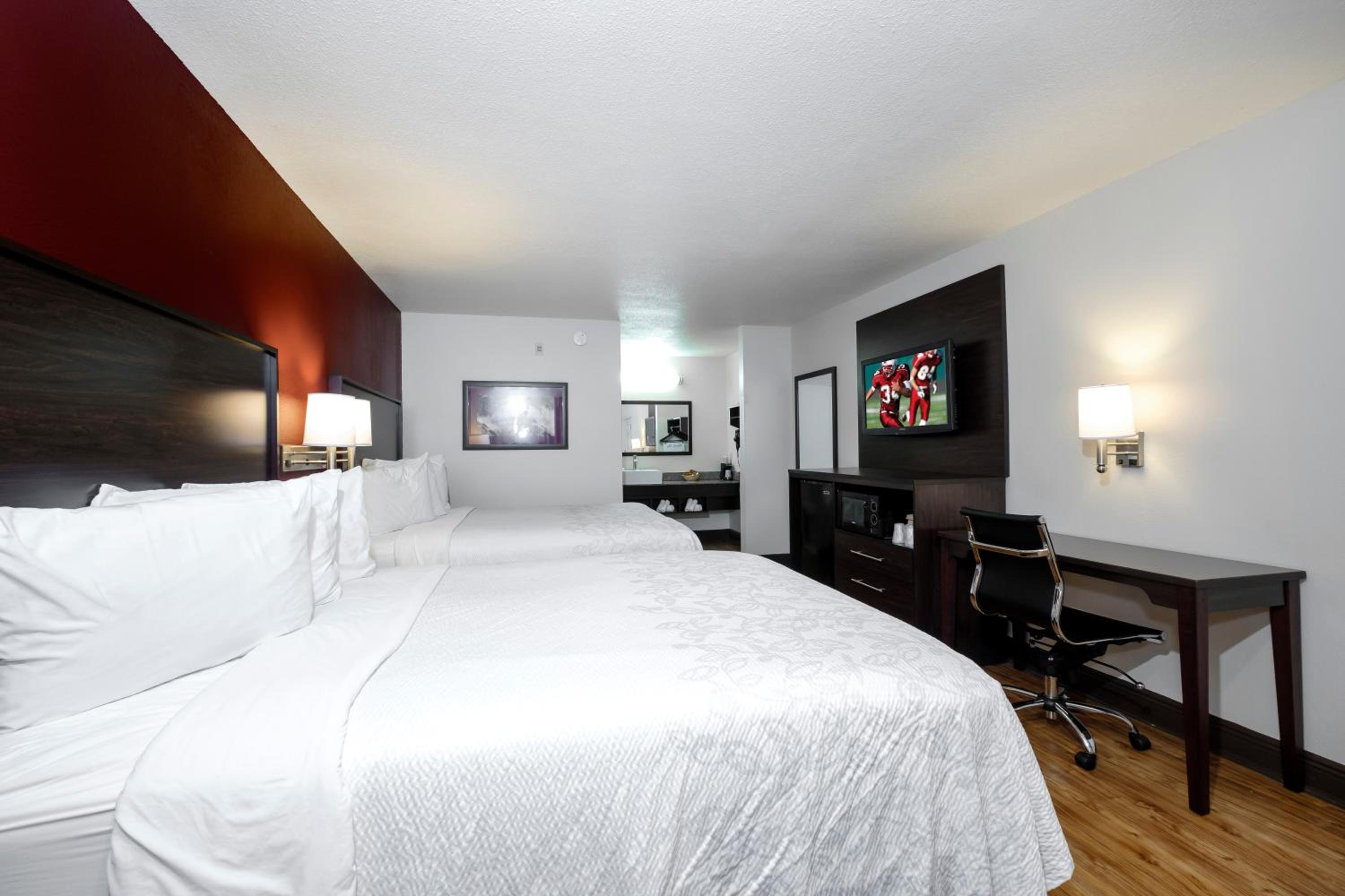 Superior Queen Room with Two Queen Beds (Smoking) (Accessible) photo 2