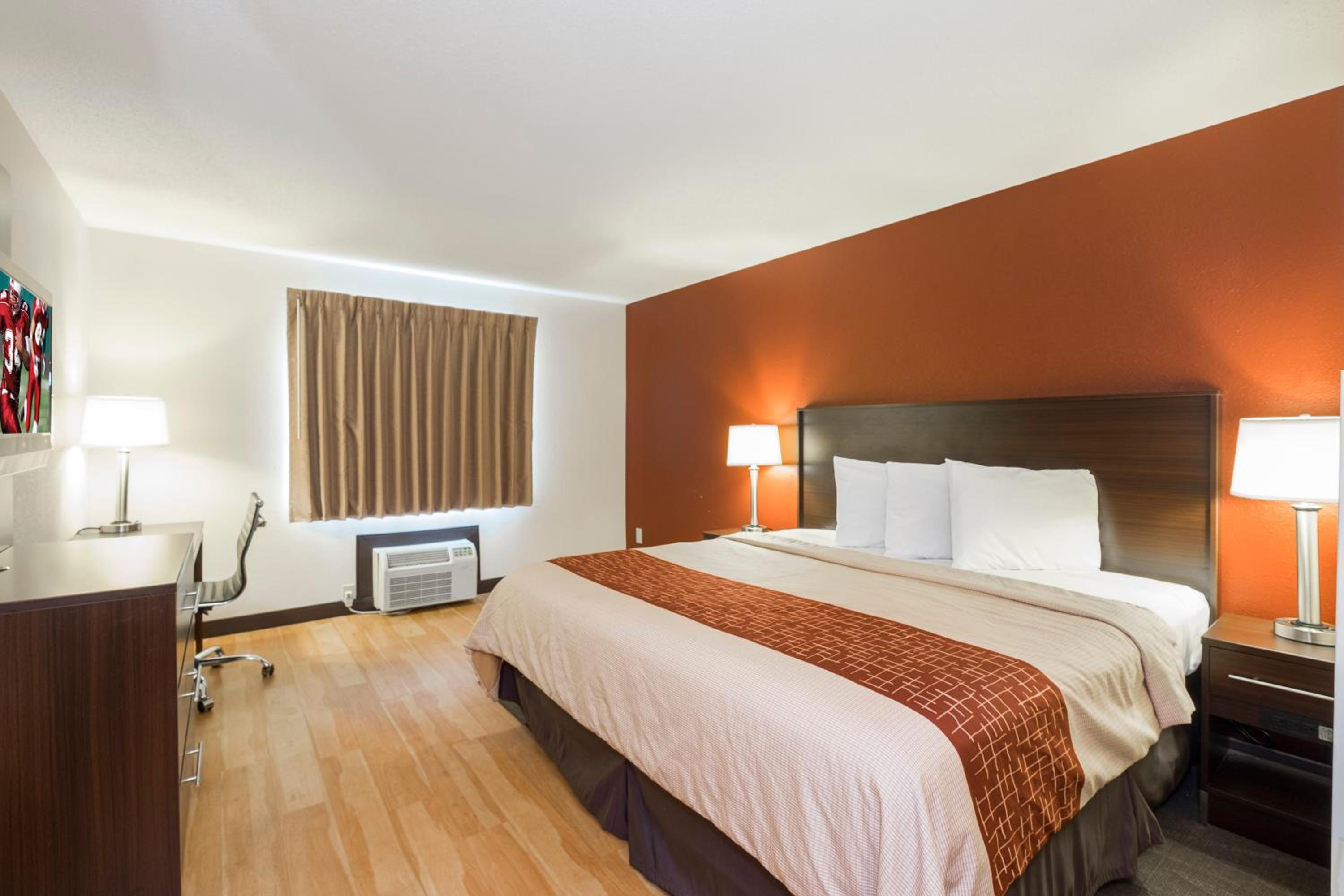 Deluxe King Room - Photo 4