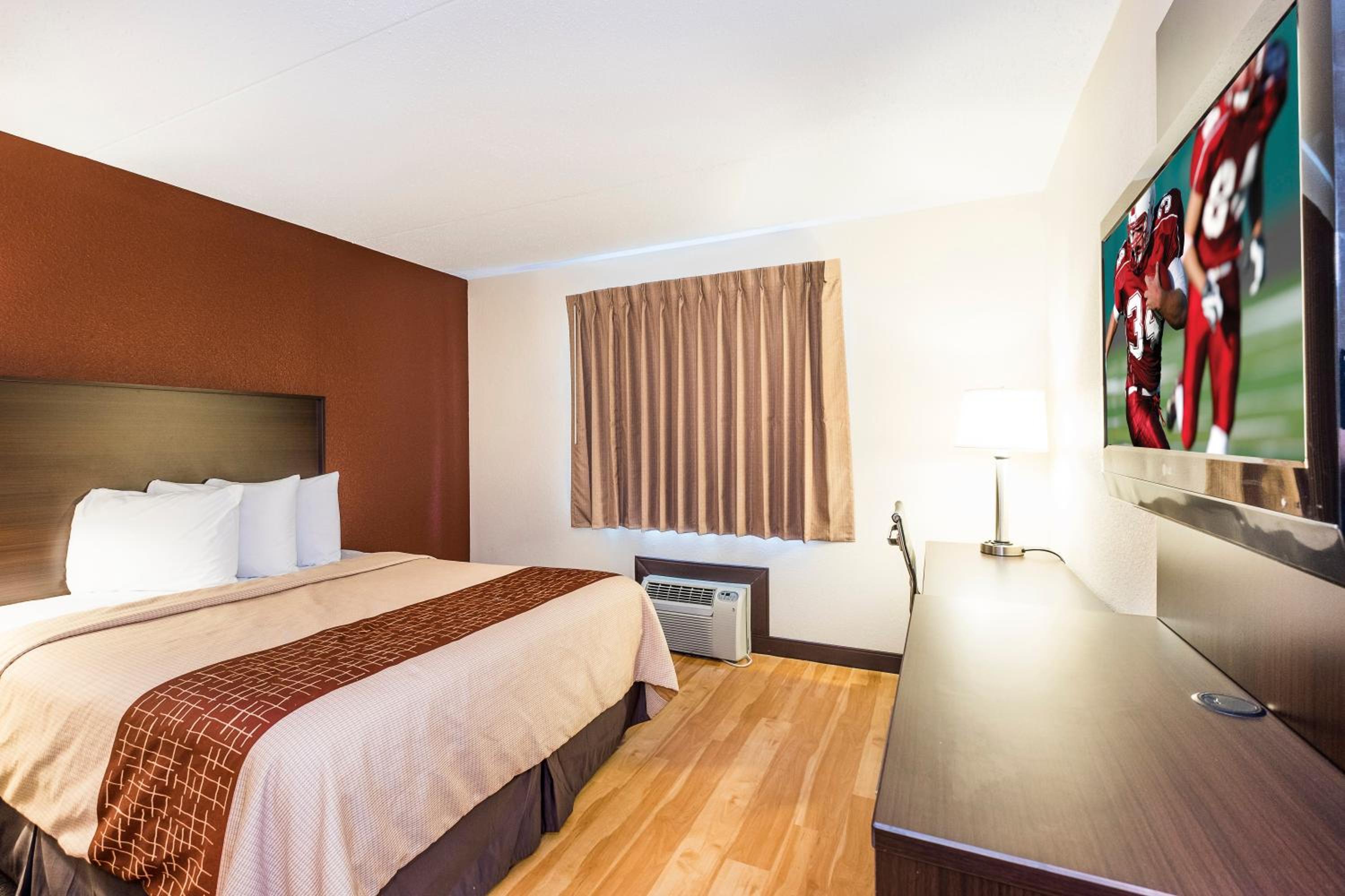 Queen Room - Disability Access - Photo 1