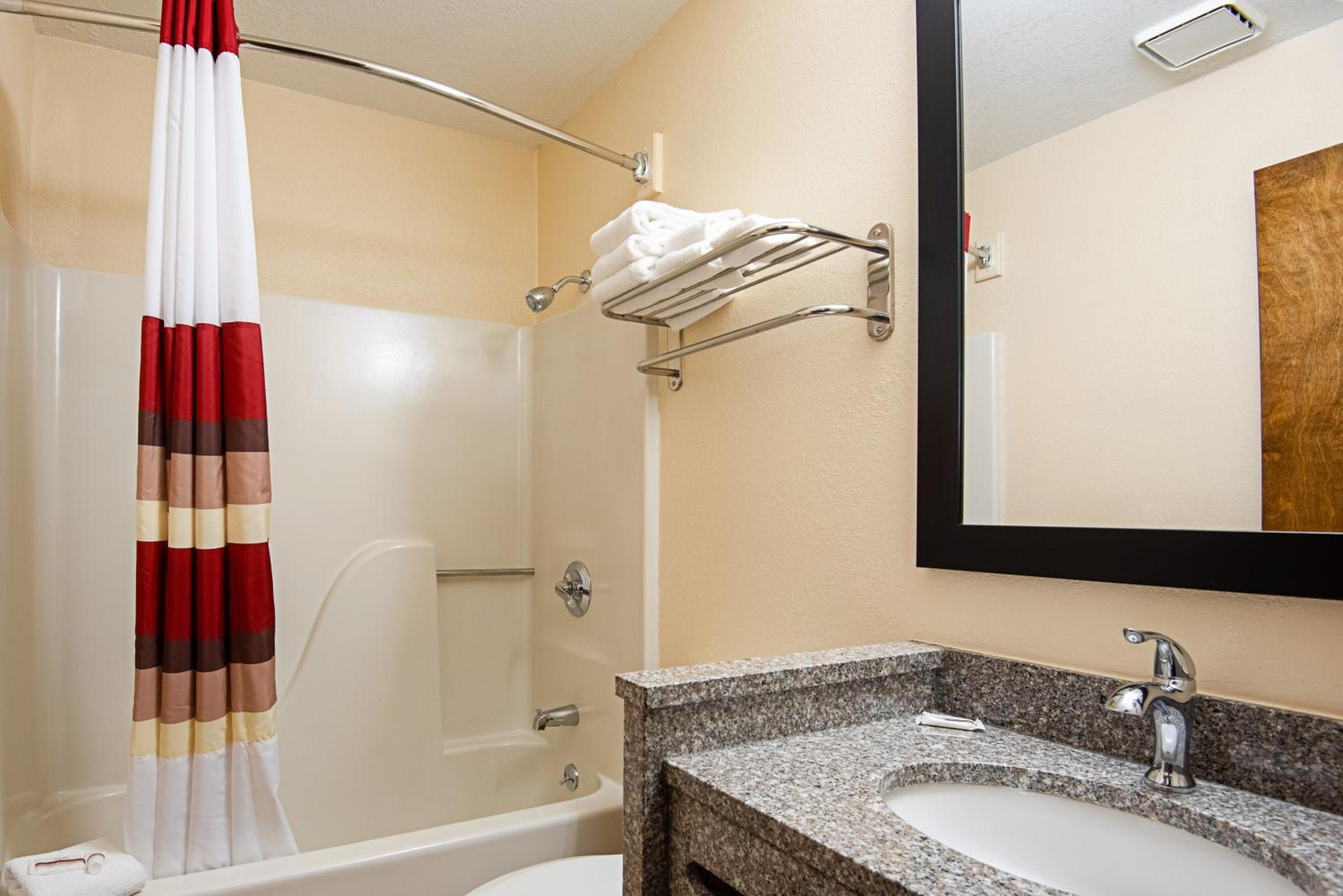 Deluxe Room with Two Queen Beds Smoke Free - Photo 2