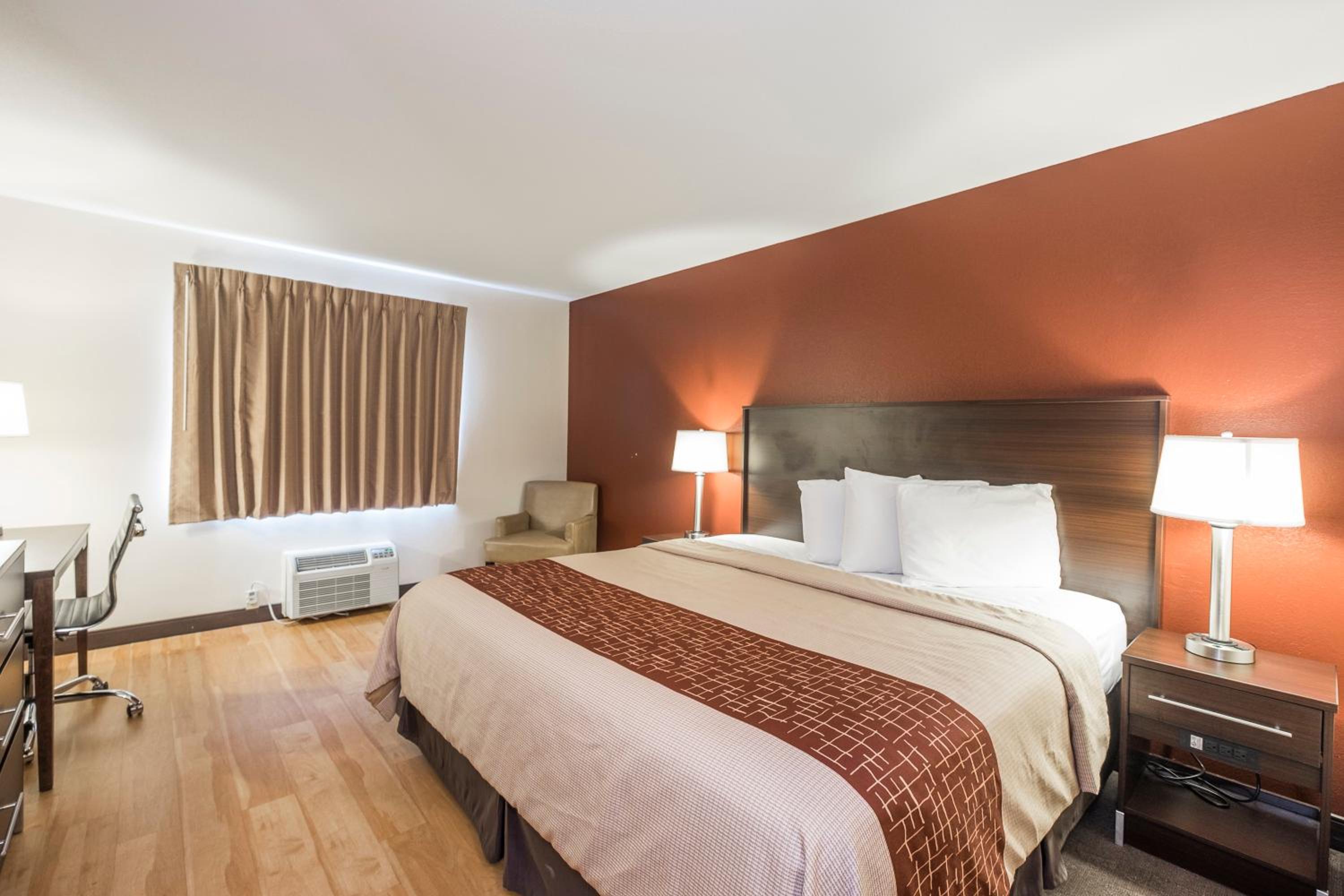Deluxe King Room - Photo 1