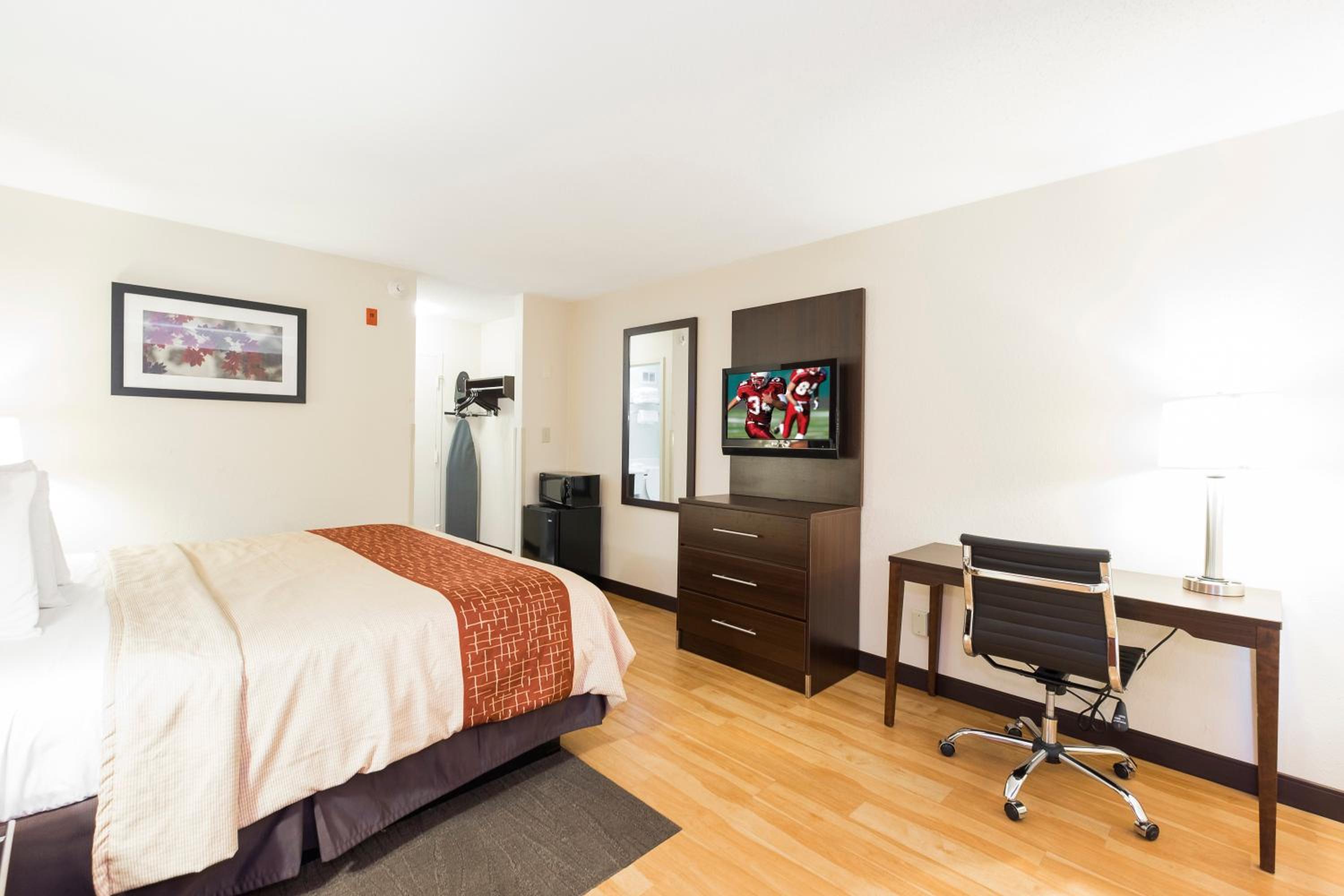 Deluxe King Room - Photo 6