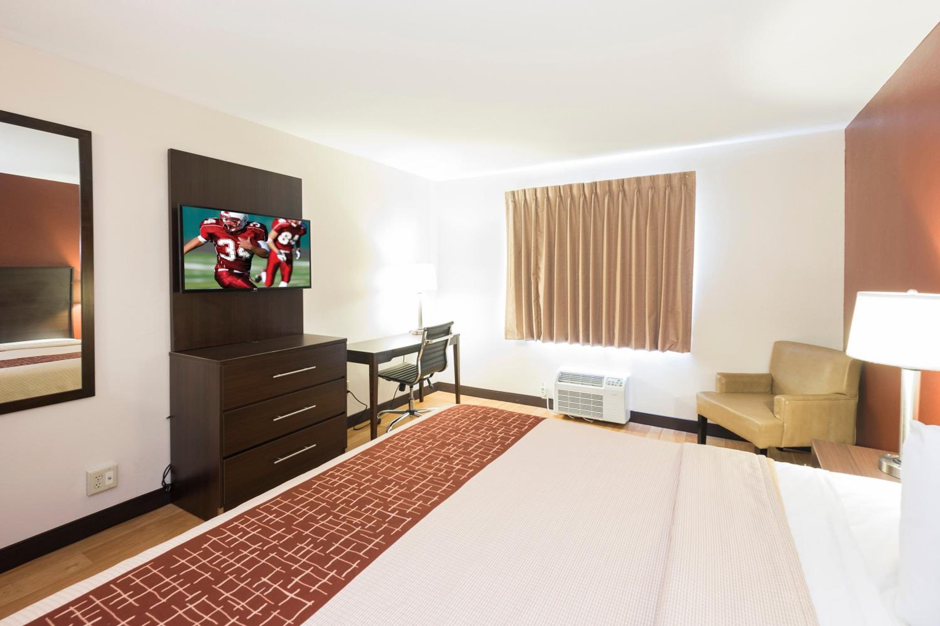 Deluxe King Room - Photo 2