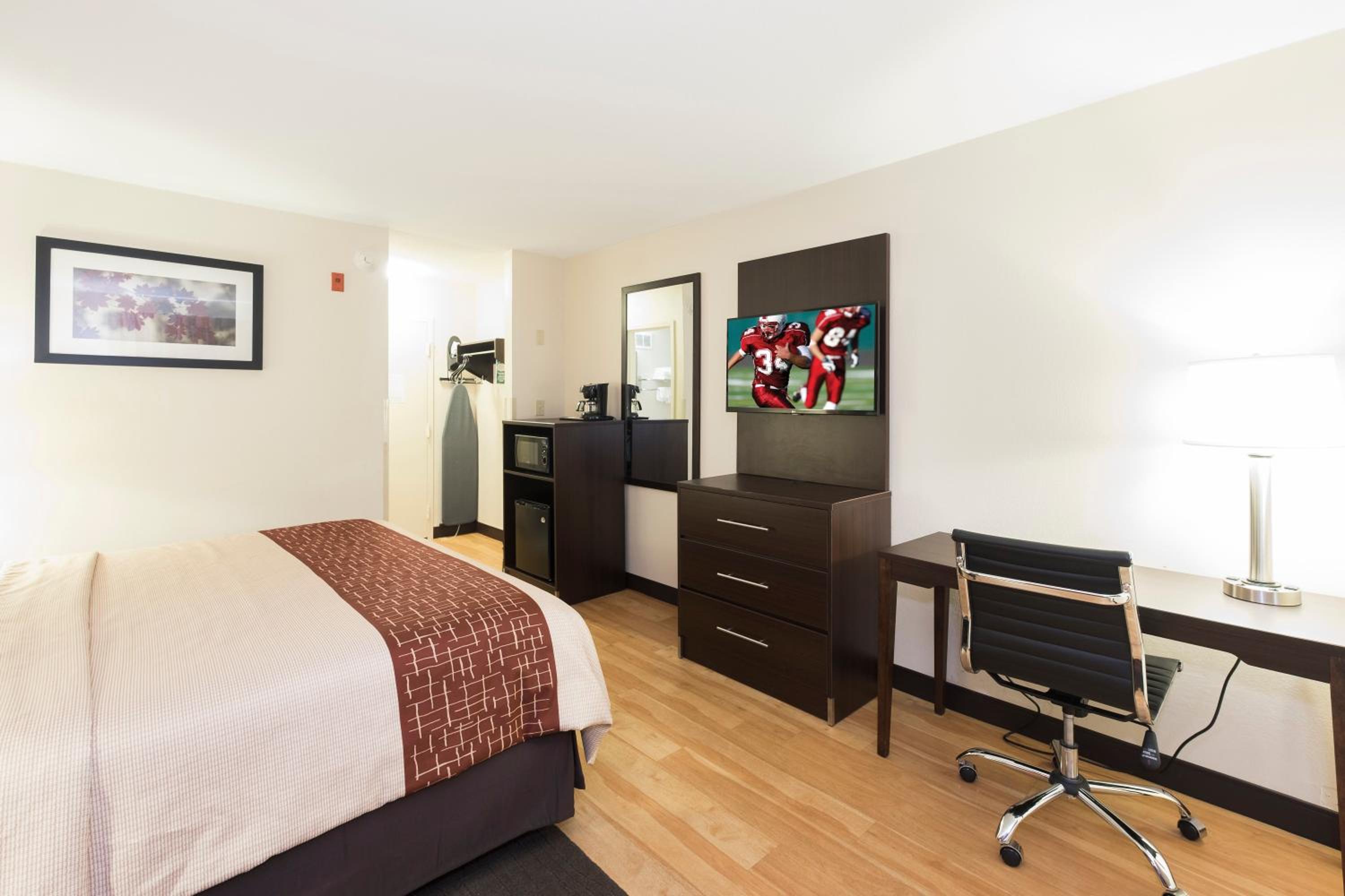 Deluxe King Room - Photo 3