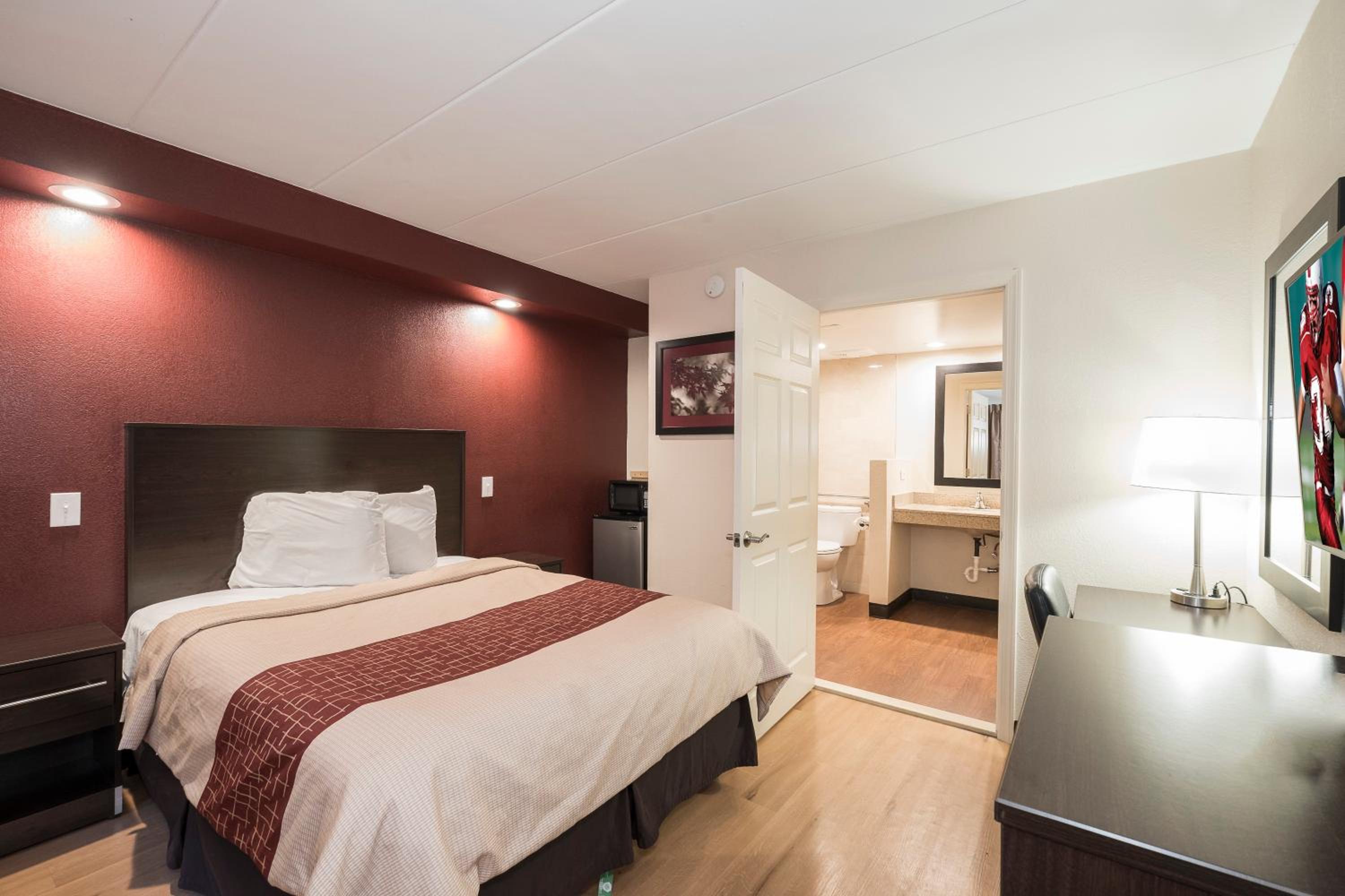 Standard Room with One Queen Bed Disability Access Non-Smoking photo 1