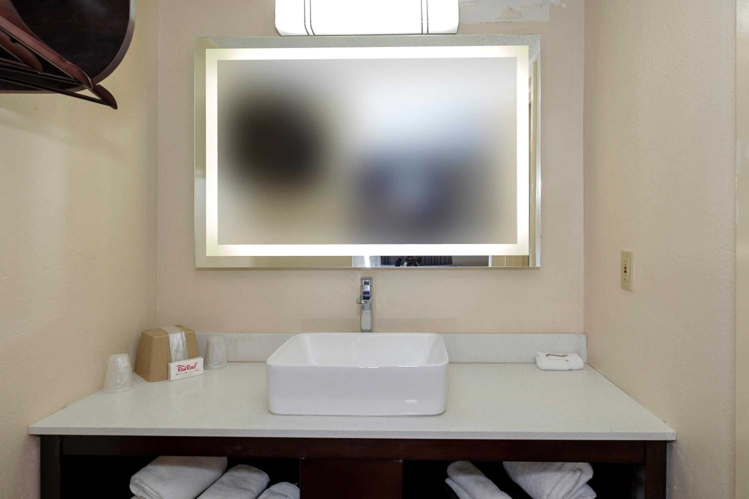 Deluxe Double Room with Two Double Beds - Non-Smoking photo 3