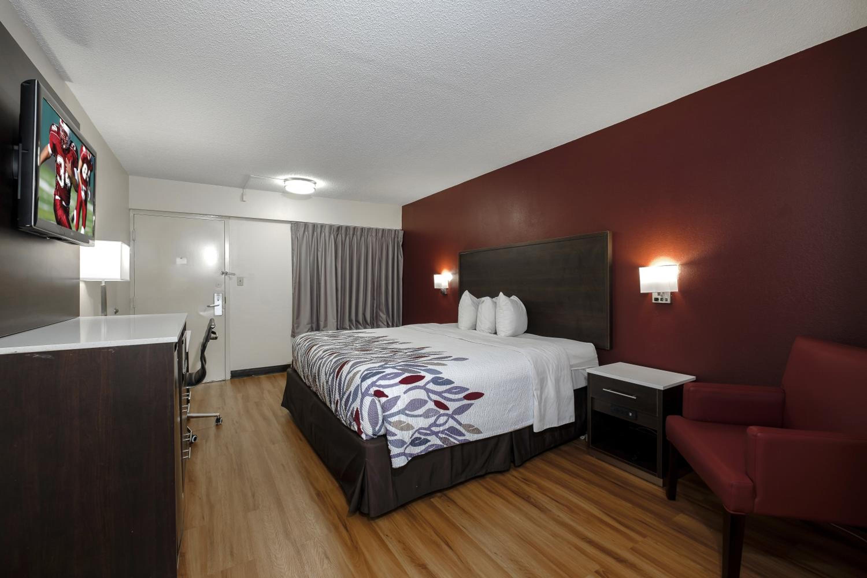 Deluxe King Room - Non-Smoking photo 1