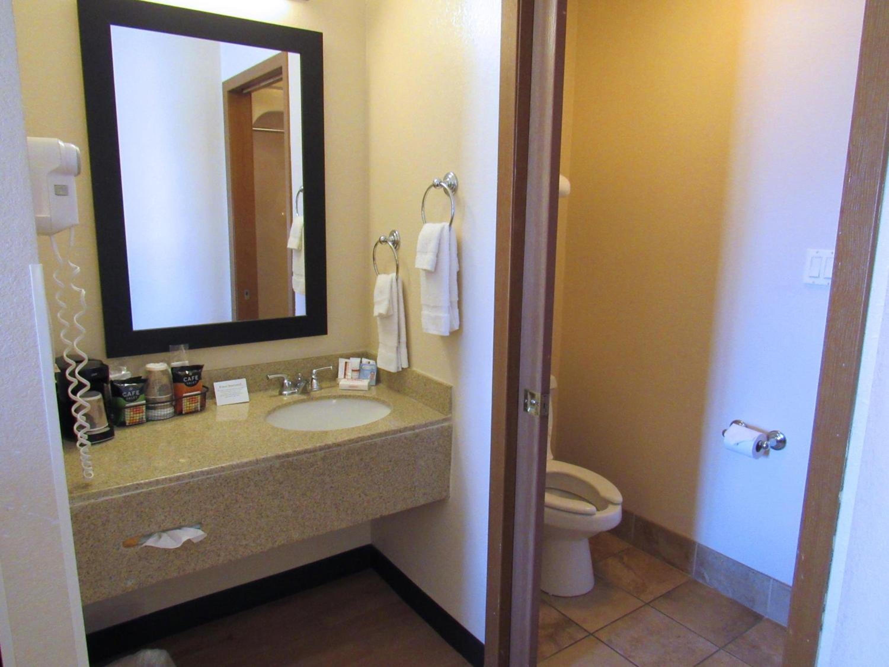 Deluxe Room with Two Double Beds Non-Smoking - Photo 3