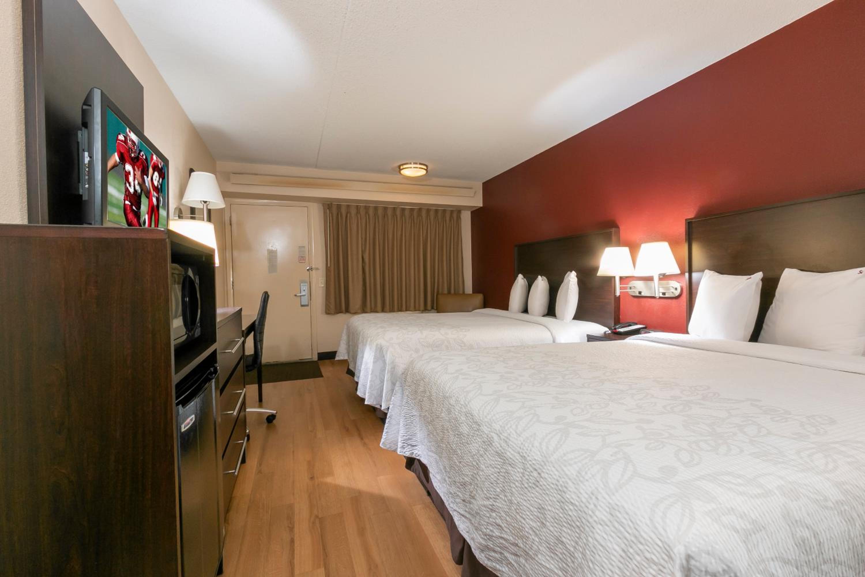 Deluxe Double Room with Two Double Beds - Smoke Free - Photo 8