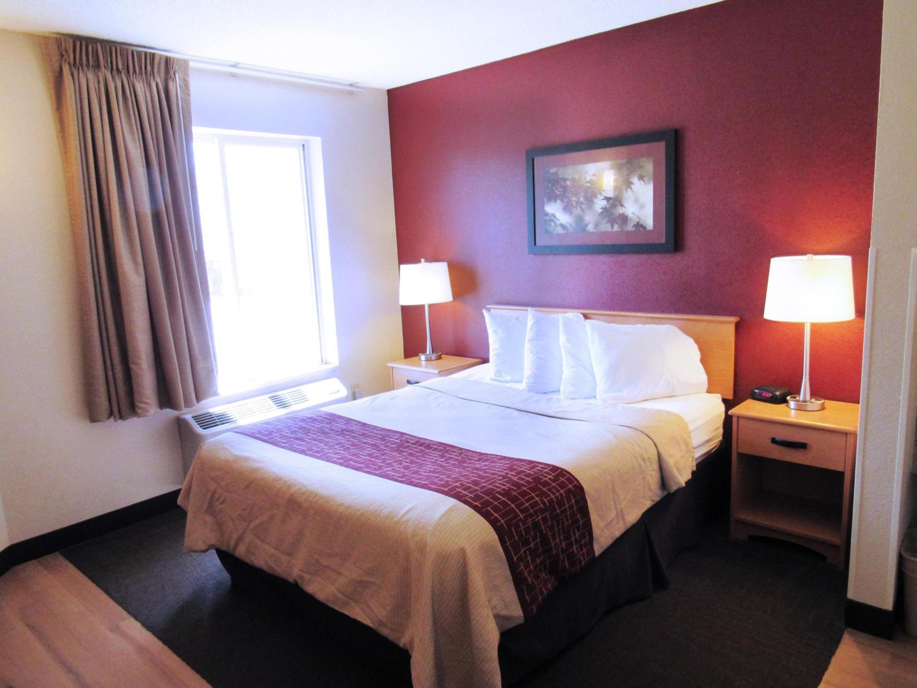 Deluxe Queen Room Disability Access Non-Smoking - Photo 1