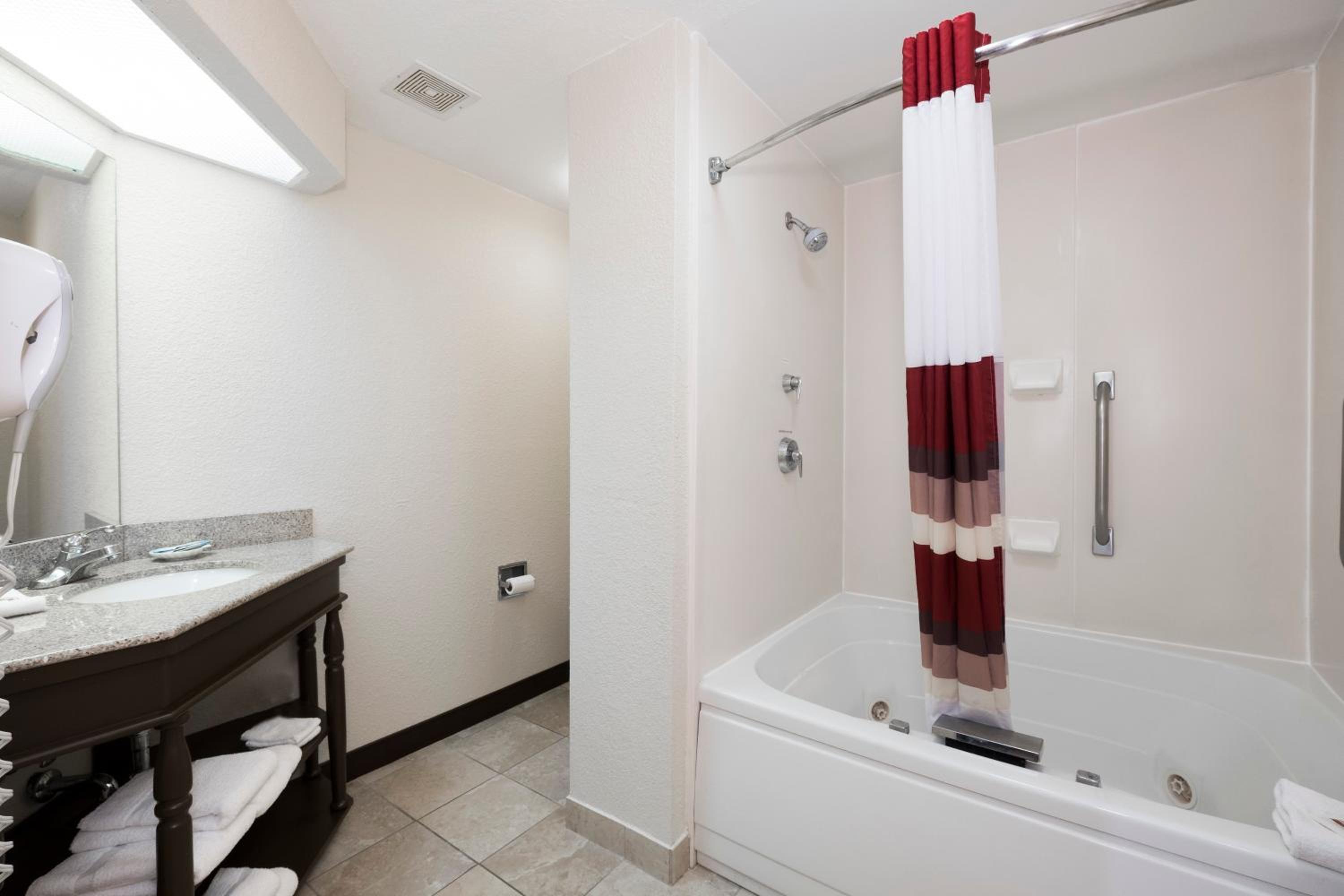 King Room With Spa Bath photo 2