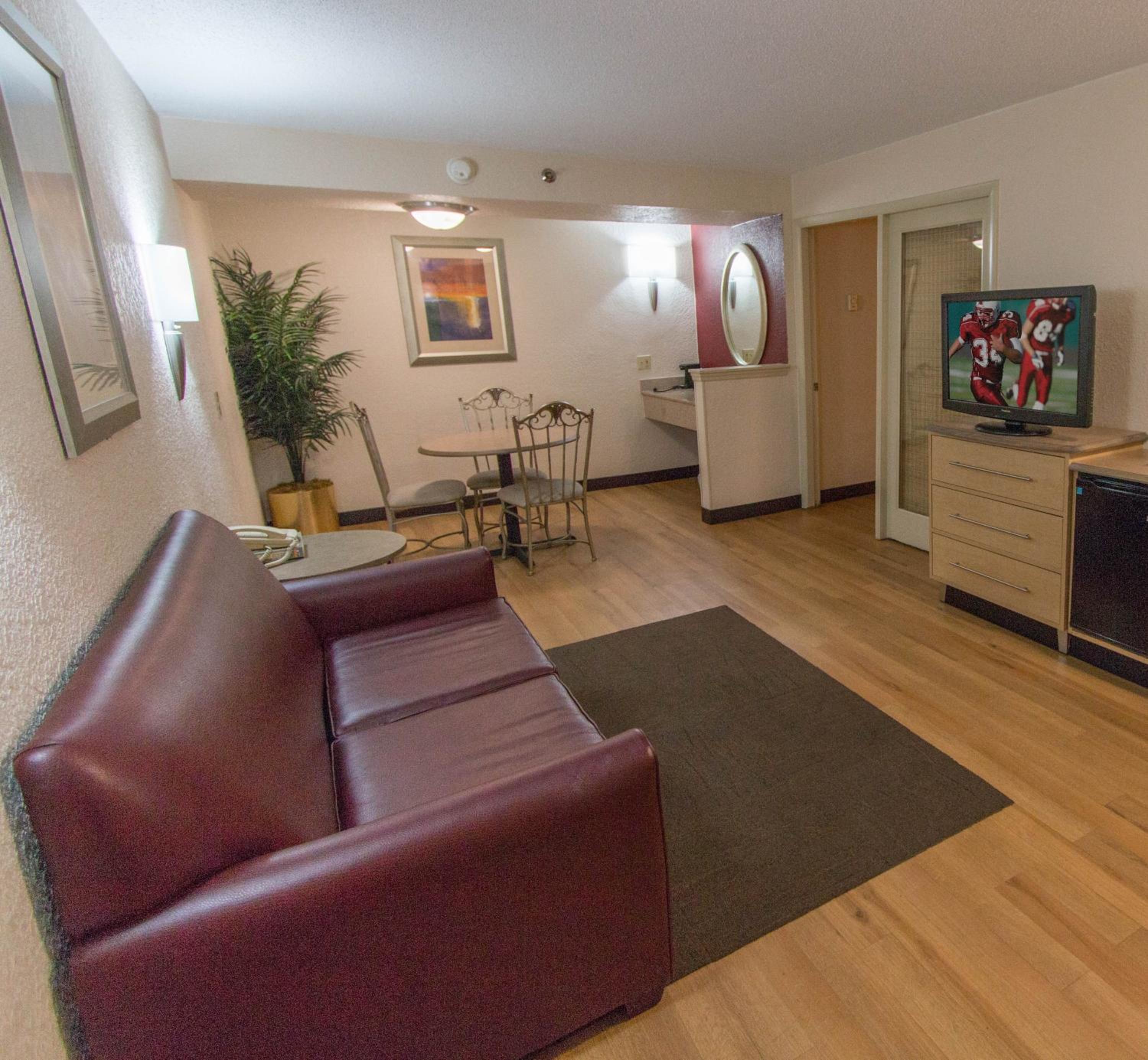 Suite King Room - Smoke Free - Photo 7