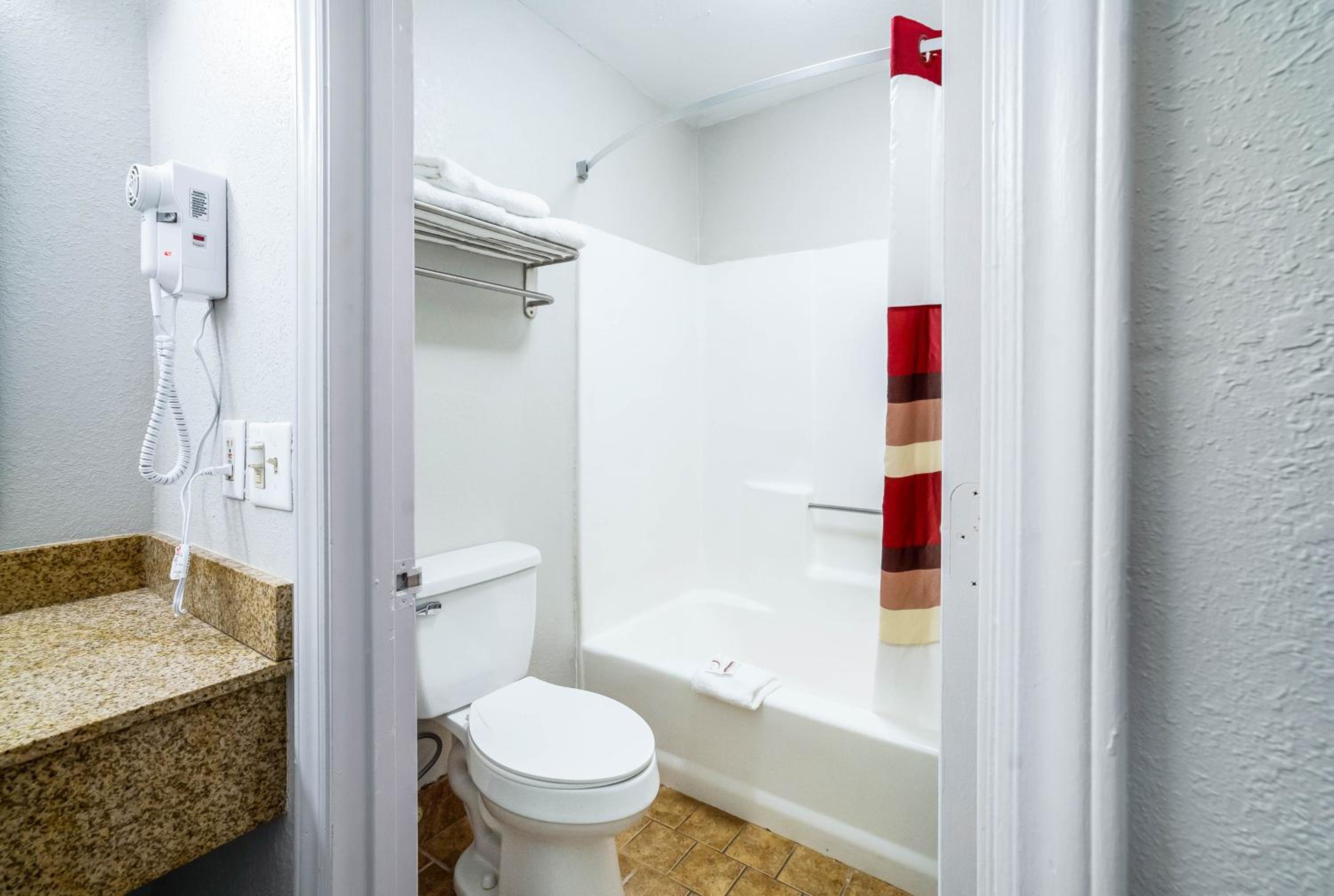 Deluxe Room with Two Double Beds Smoke Free - Photo 5