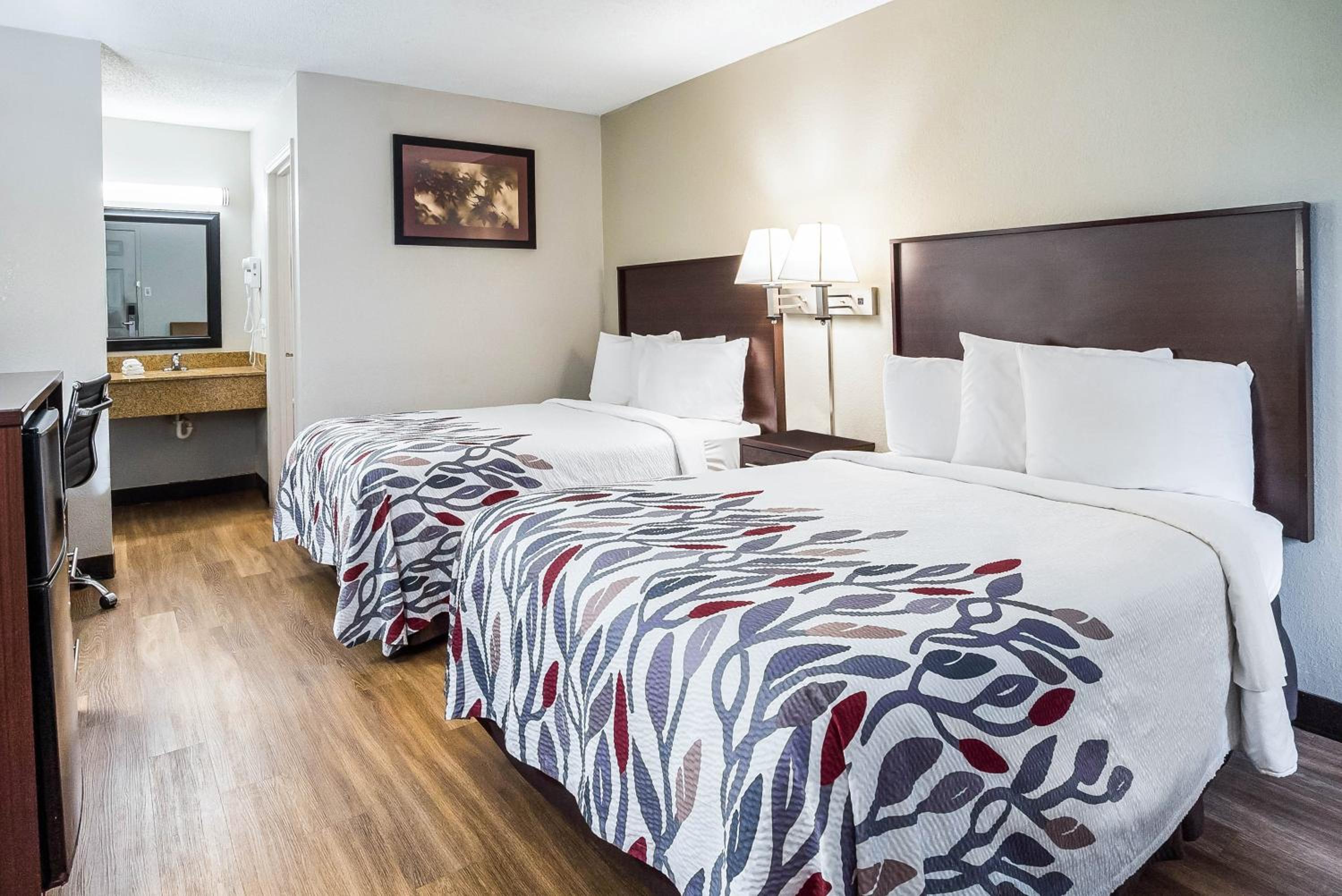 Deluxe Room with Two Double Beds Smoke Free - Photo 7