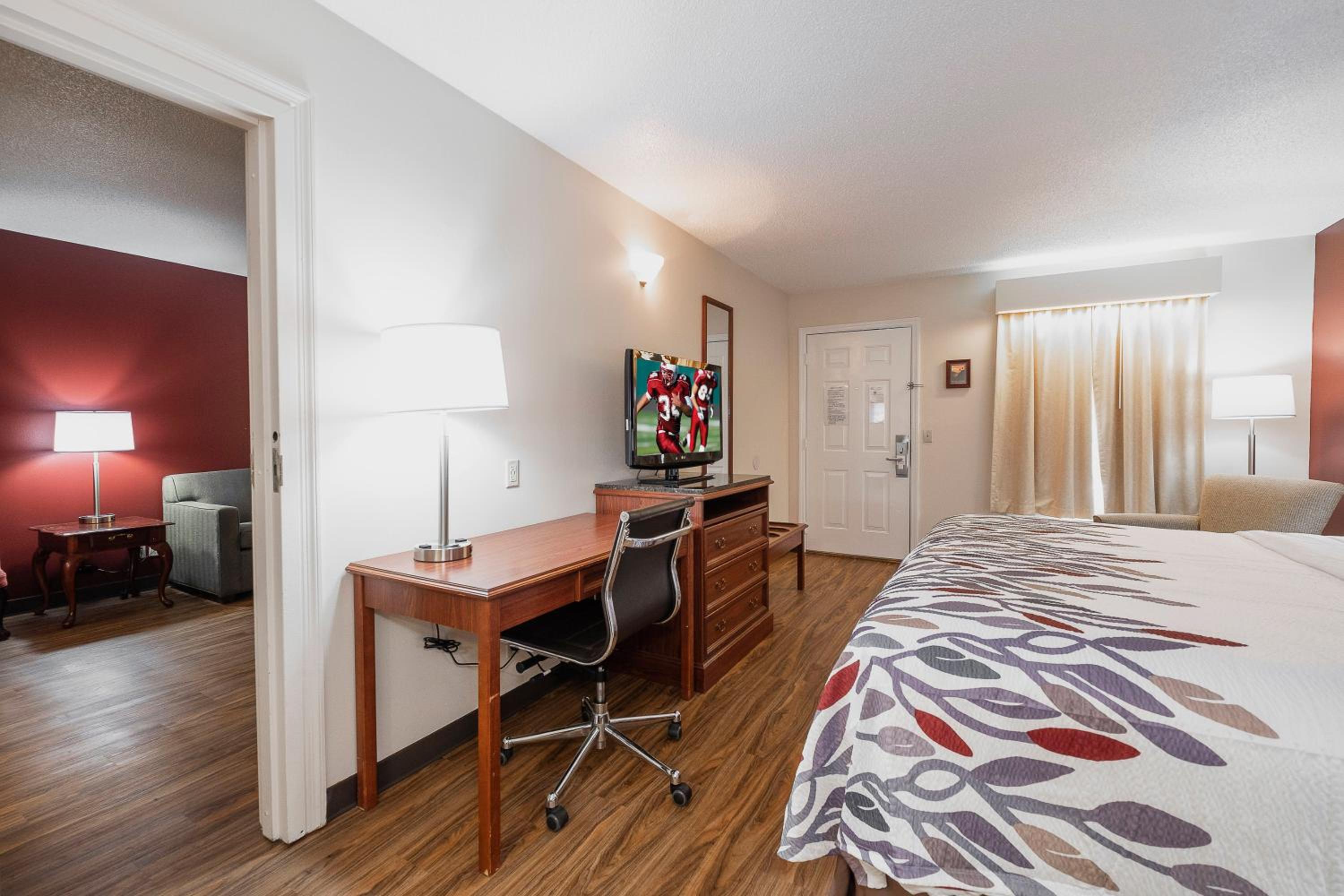 Suite King Room Non-Smoking - Photo 8