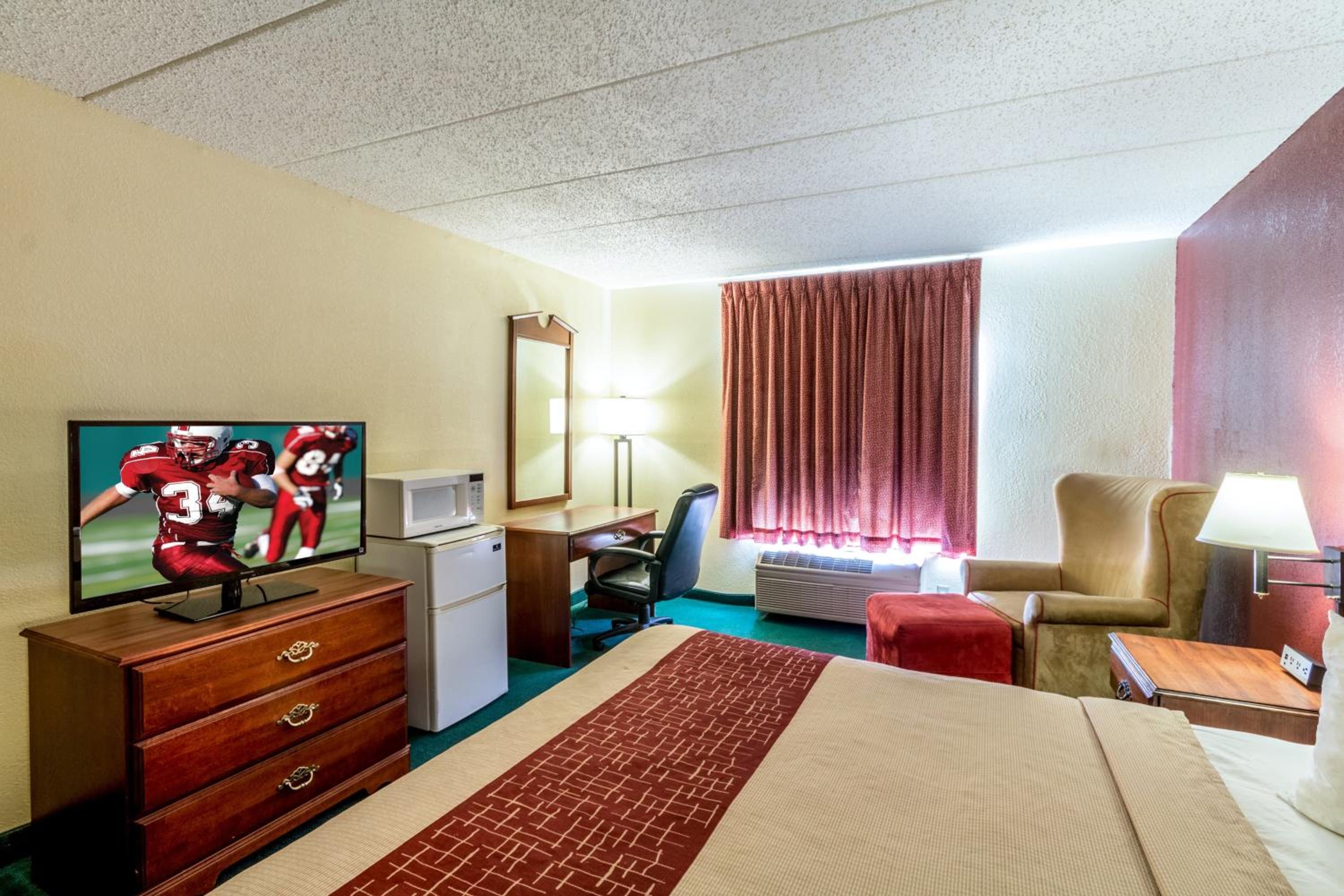Deluxe King Room Disability Access Non-Smoking - Photo 3