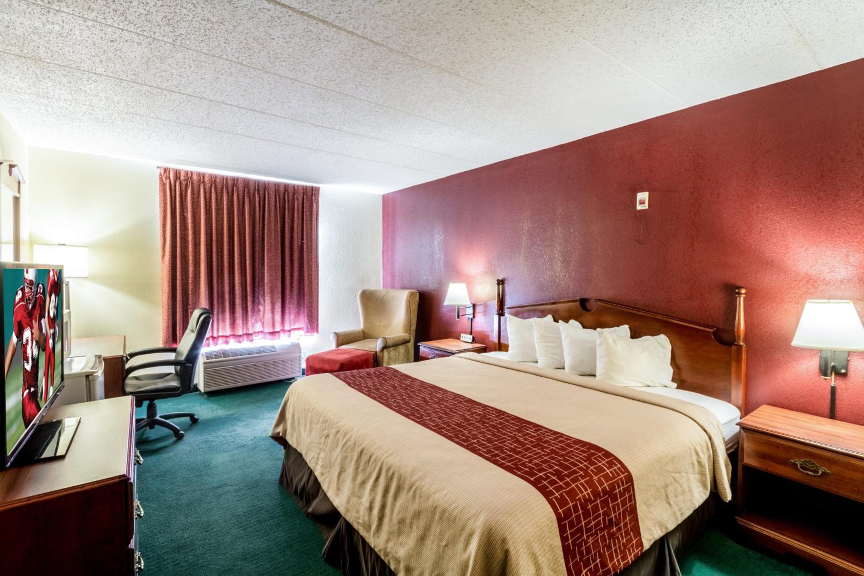Deluxe King Room Disability Access Non-Smoking - Photo 1