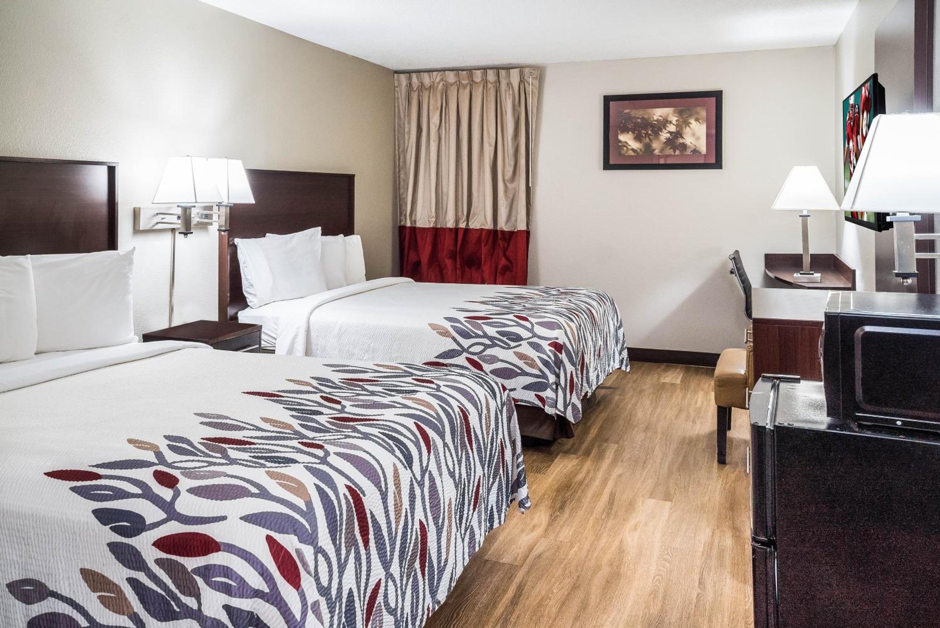 Deluxe Room with Two Queen Beds Smoke Free - Photo 2