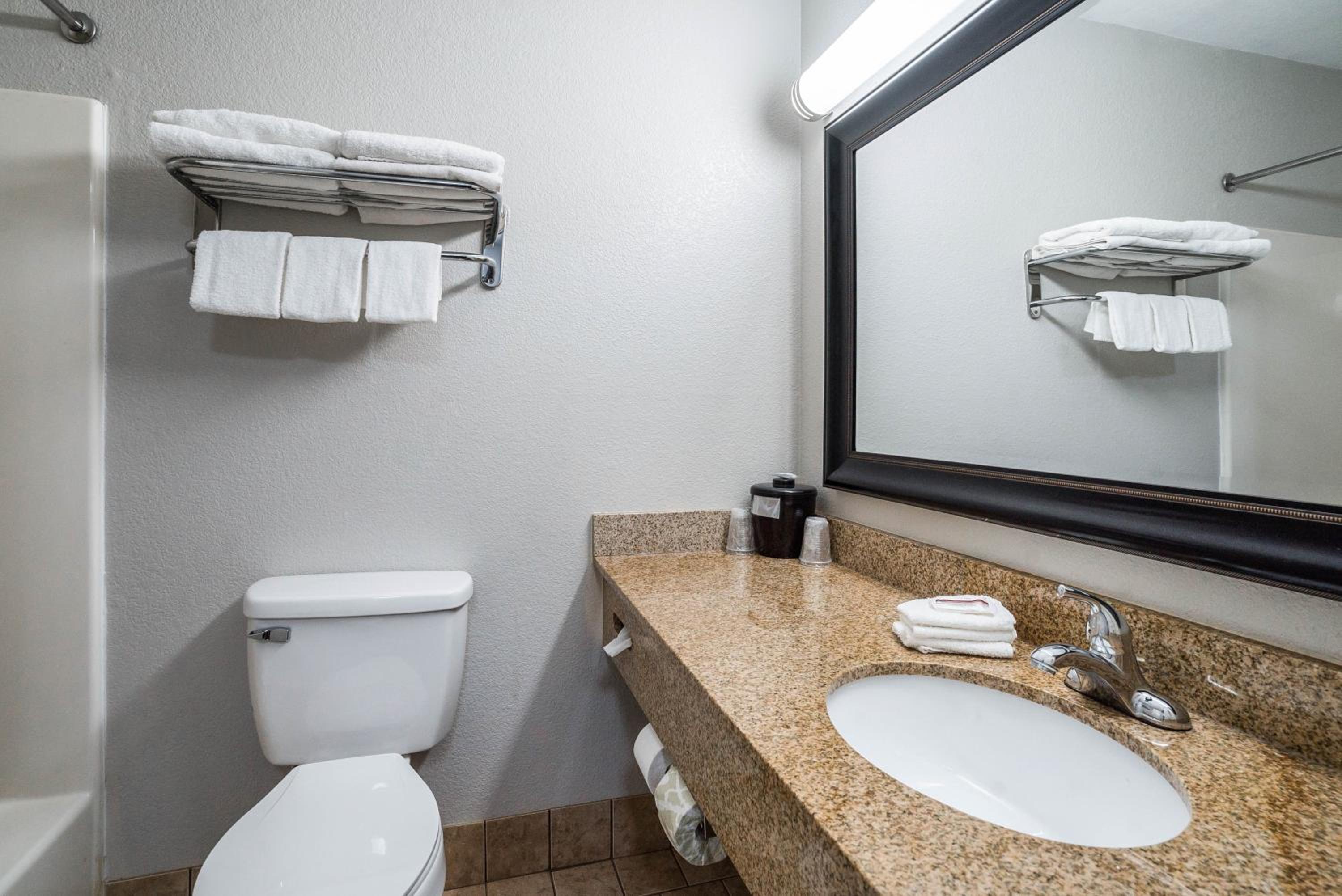 Deluxe Room with Two Double Beds Smoke Free - Photo 4