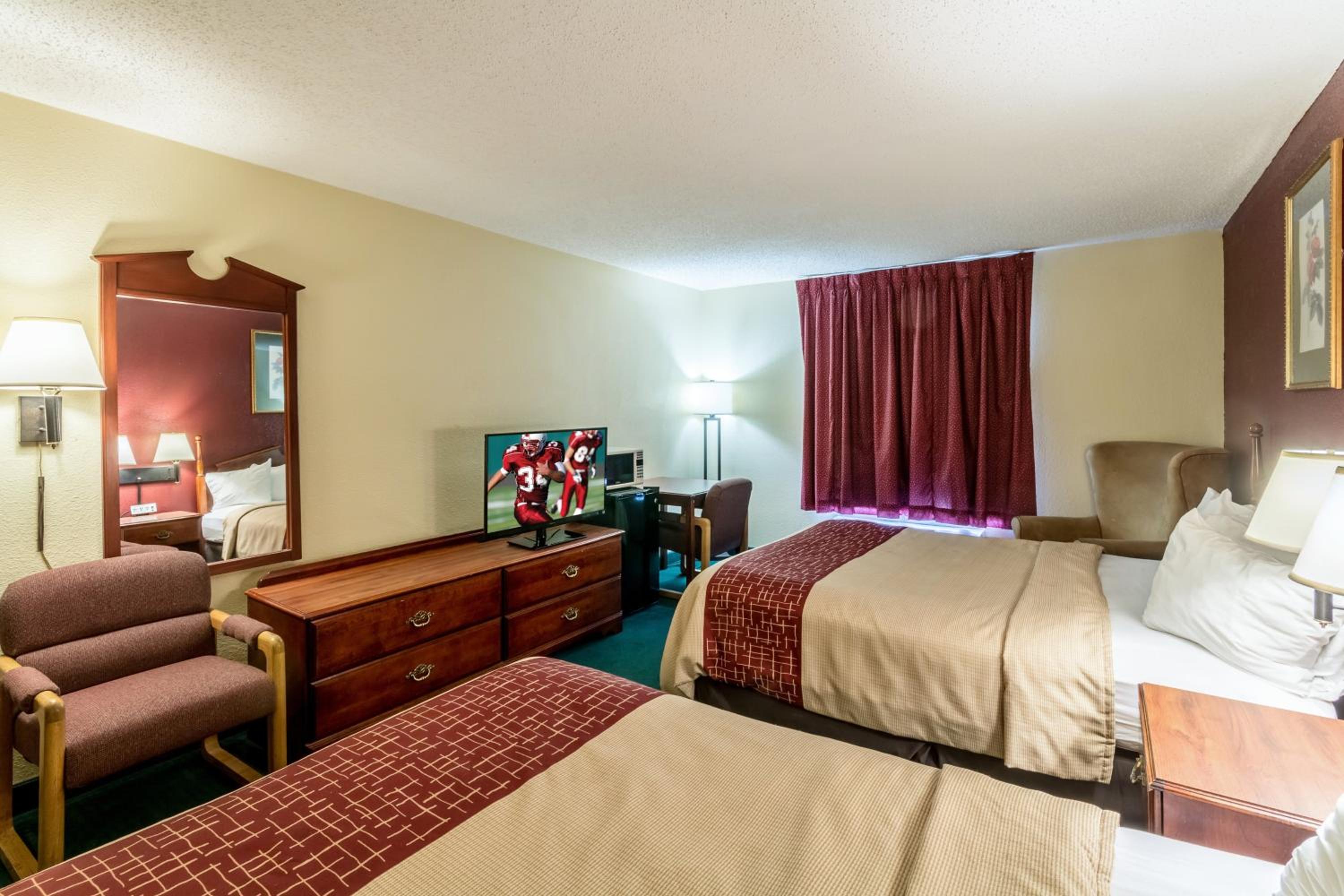 Deluxe Room with Two Queen Beds Non-Smoking - Photo 3