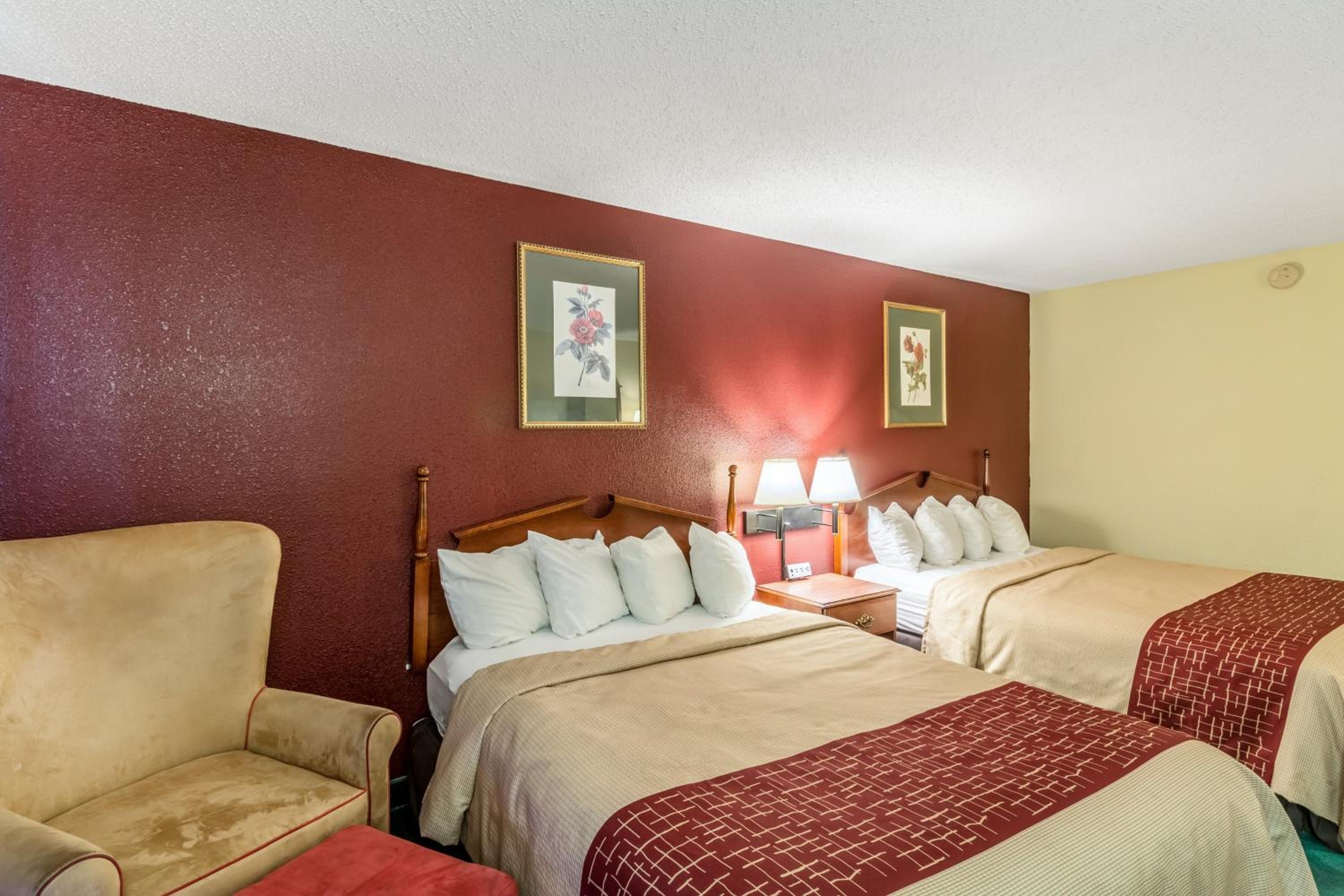 Deluxe Room with Two Queen Beds Non-Smoking - Photo 2