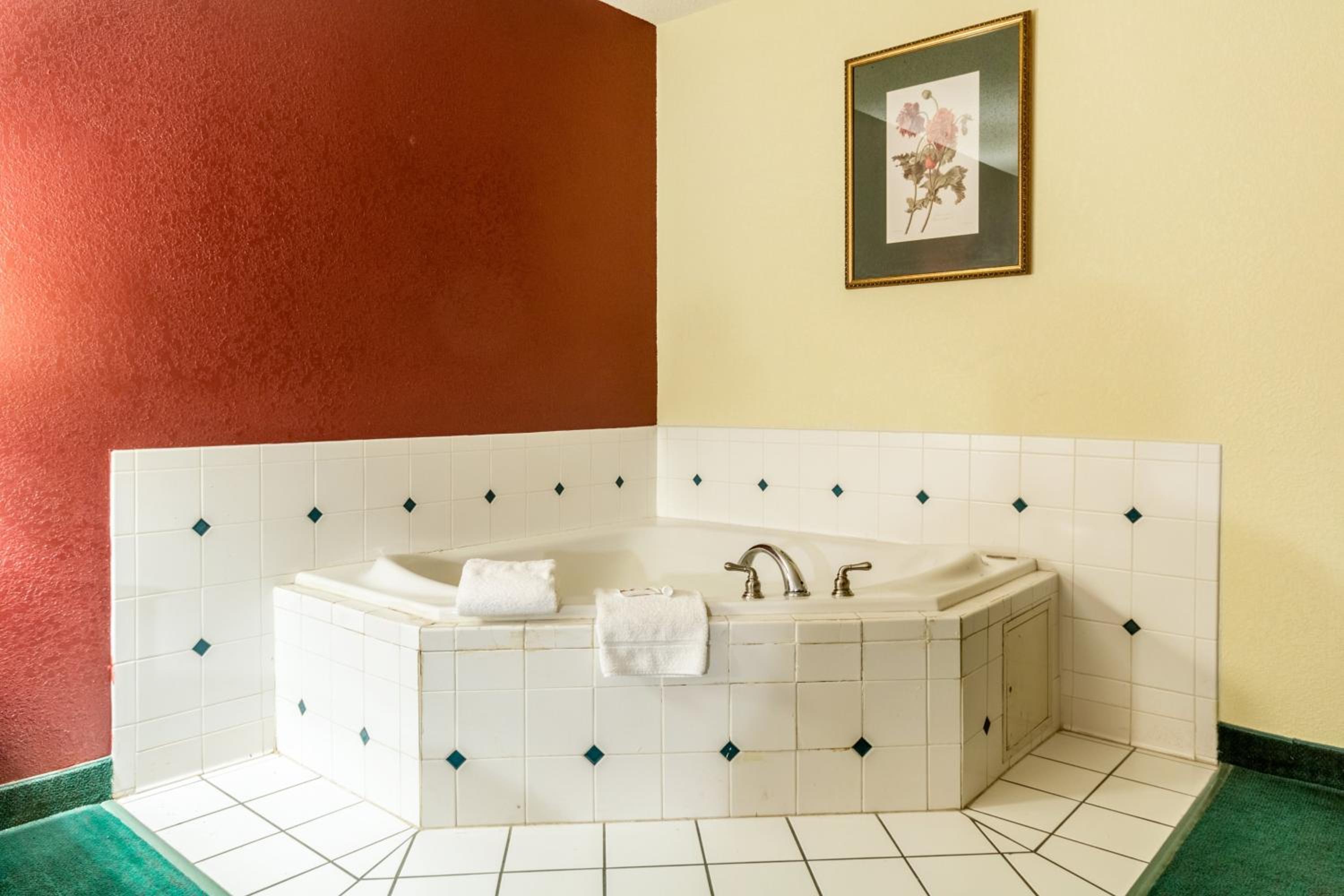 Deluxe King Room with Spa Bath Non Smoking - Photo 6