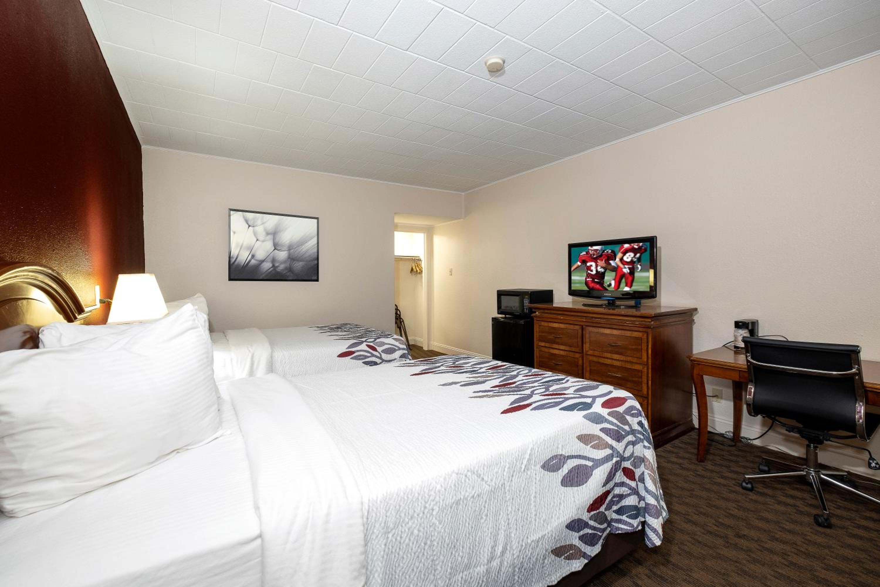 Deluxe Room with Two Double Beds Non-Smoking photo 2