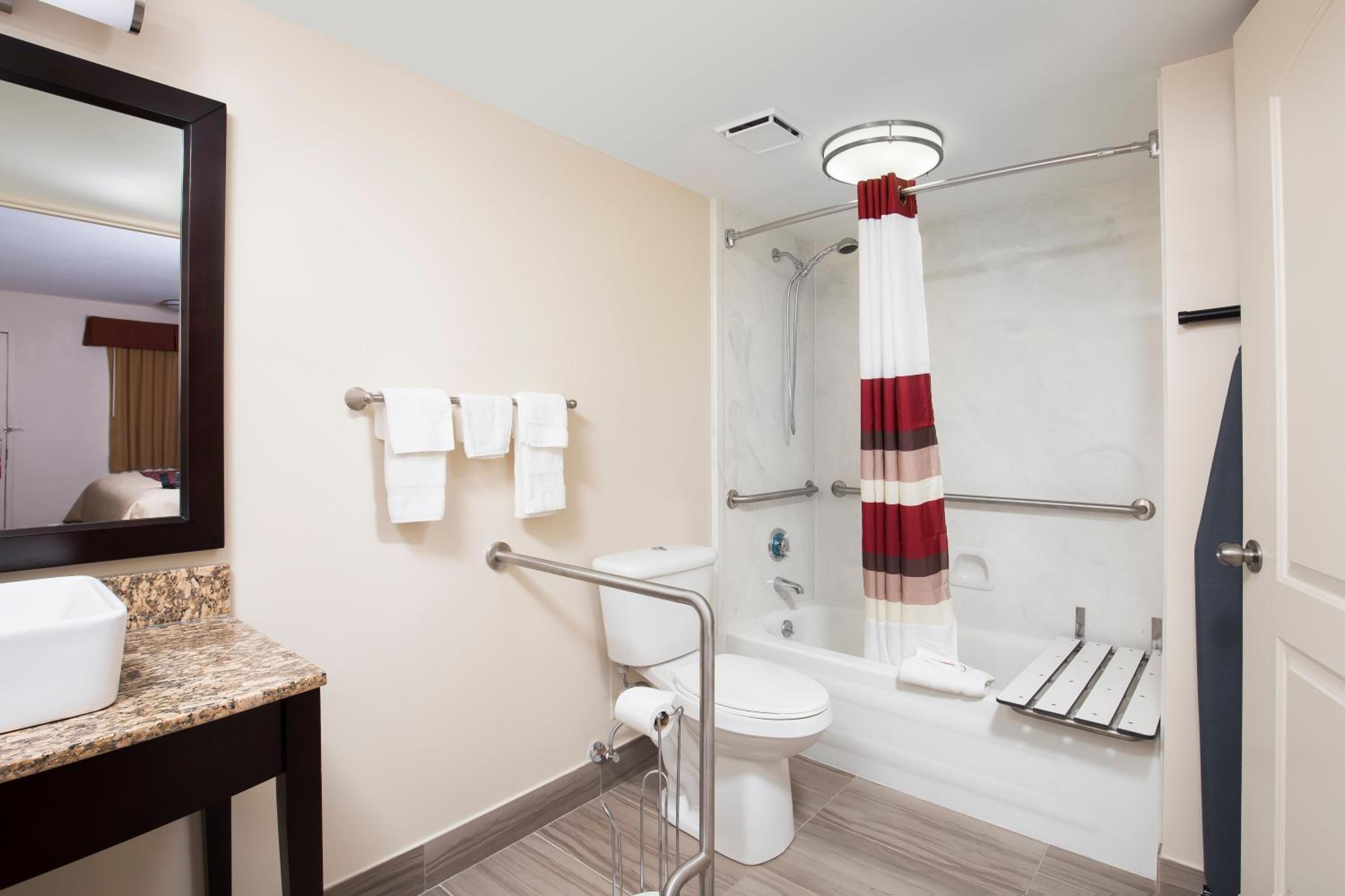 Deluxe King Room Disability Access Smoke Free - Photo 6