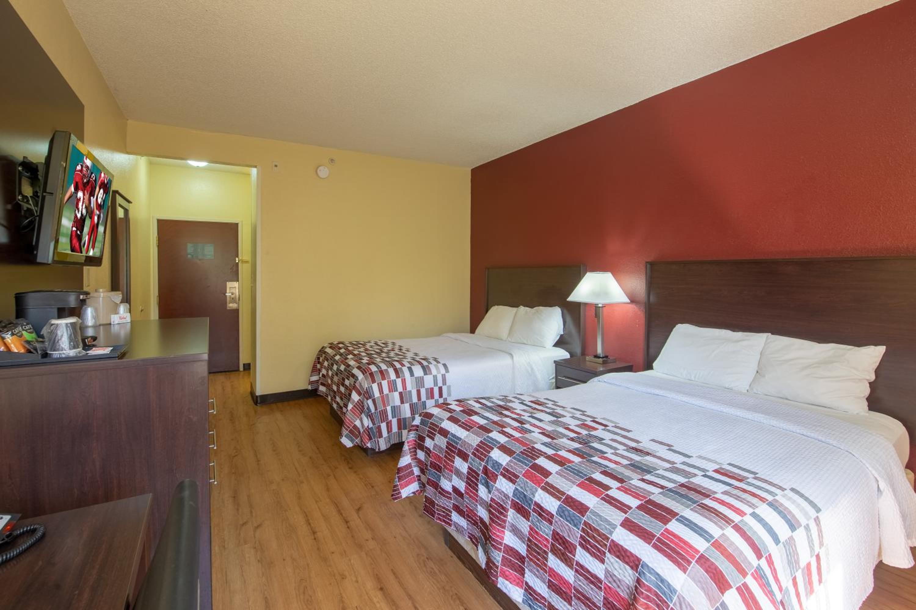Deluxe Room with Two Double Beds Non-Smoking - Photo 9