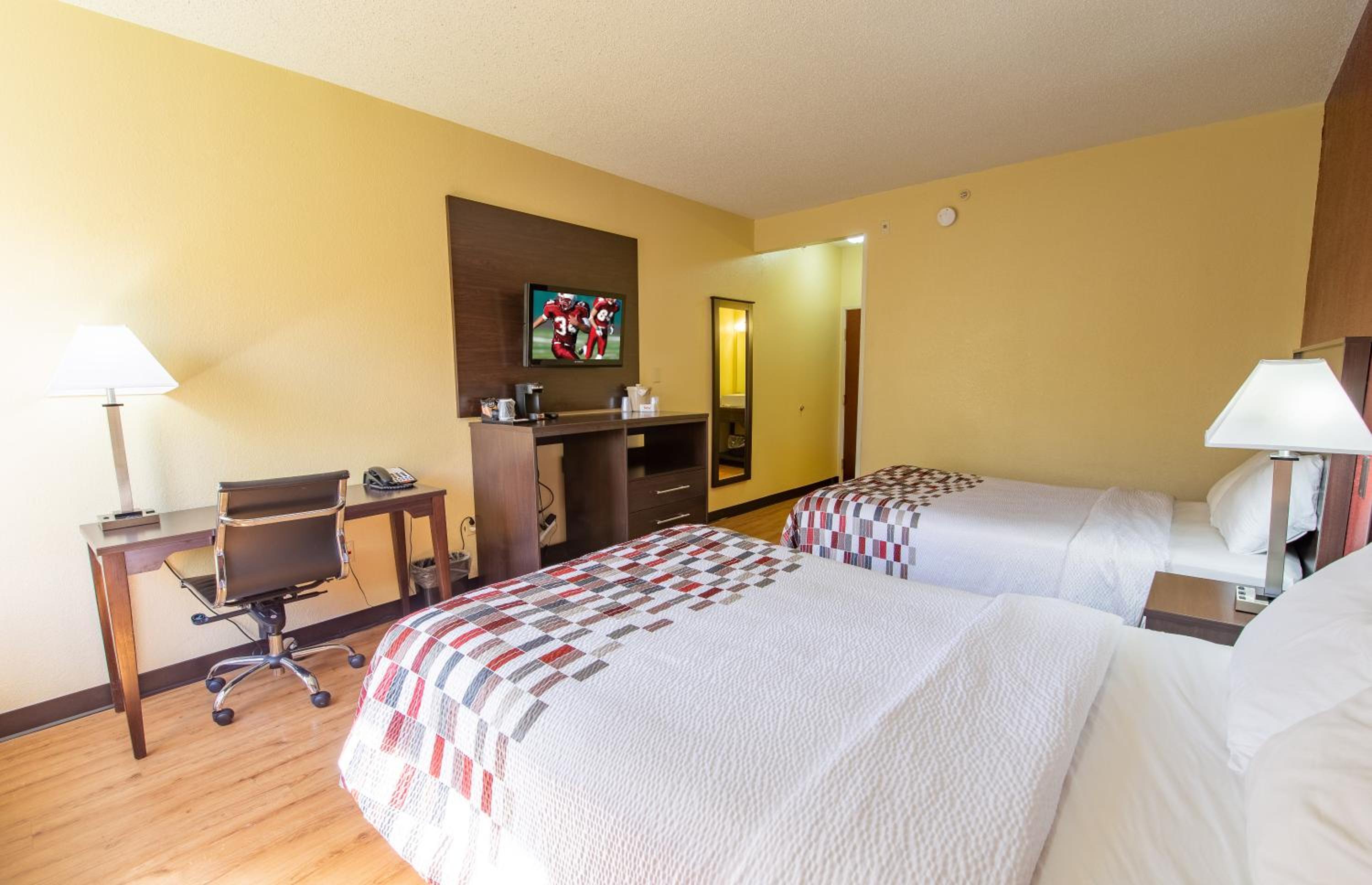 Deluxe Room with Two Double Beds Non-Smoking - Photo 2