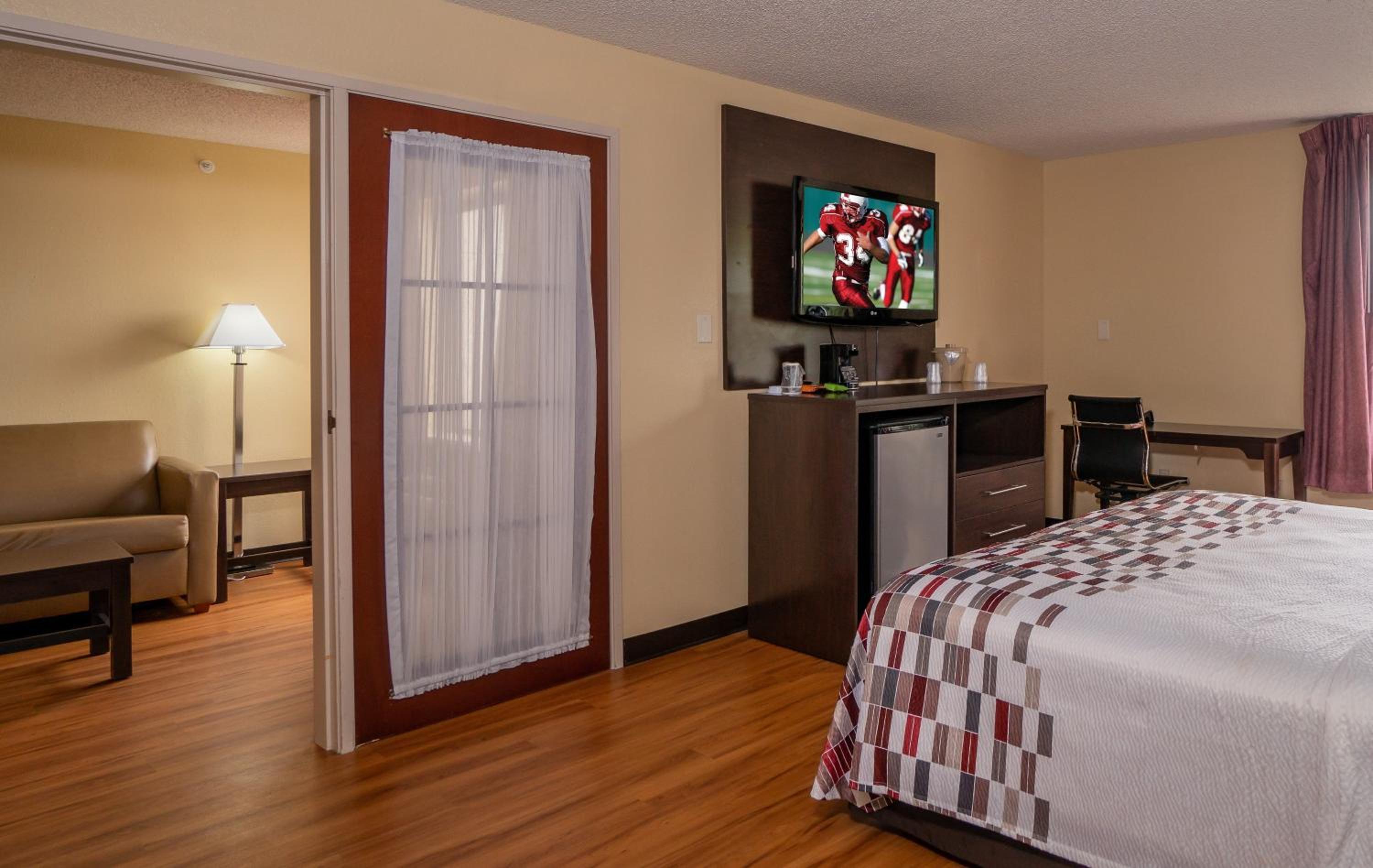 Suite King Room Non-Smoking - Photo 4
