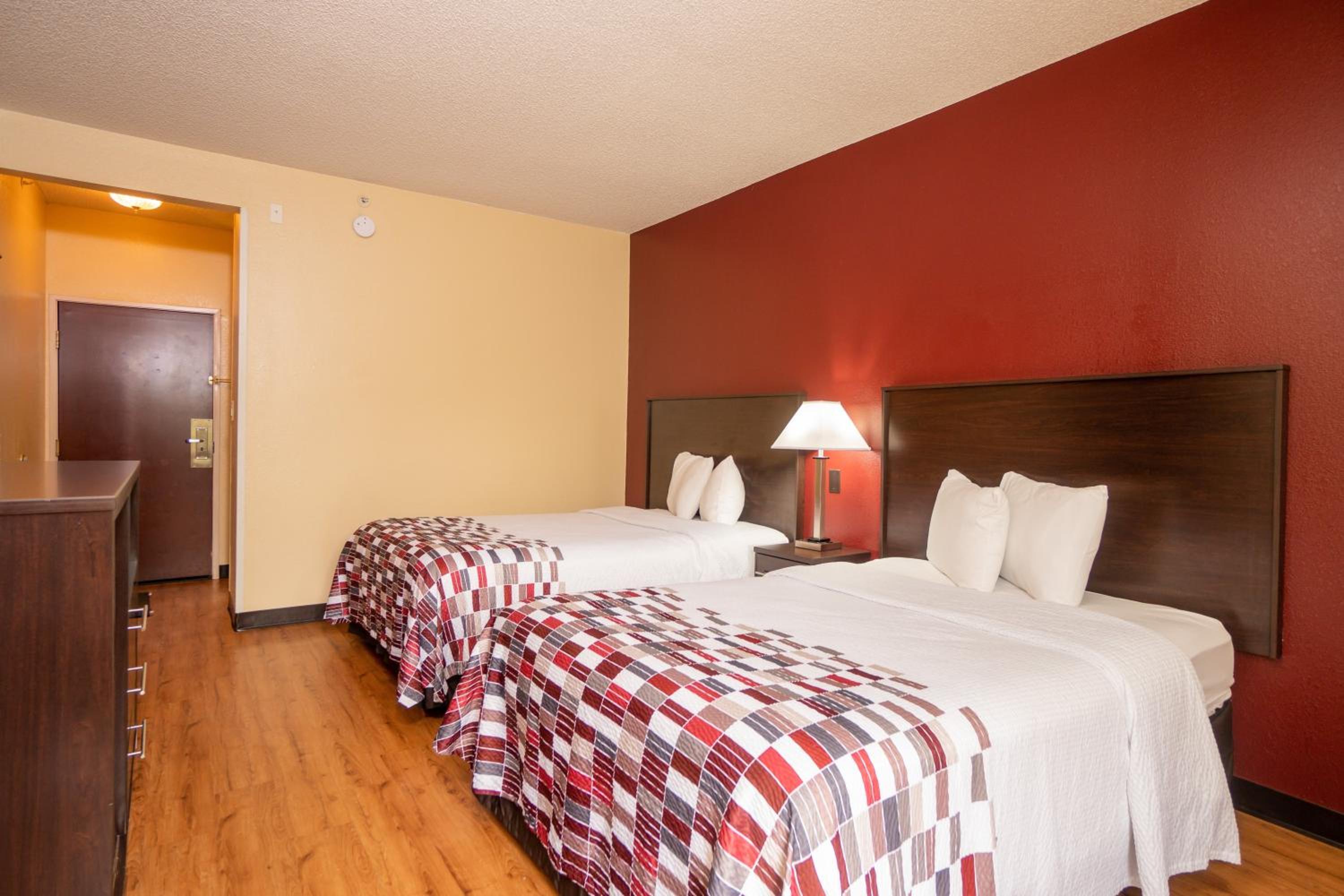Deluxe Room with Two Double Beds Non-Smoking - Photo 10
