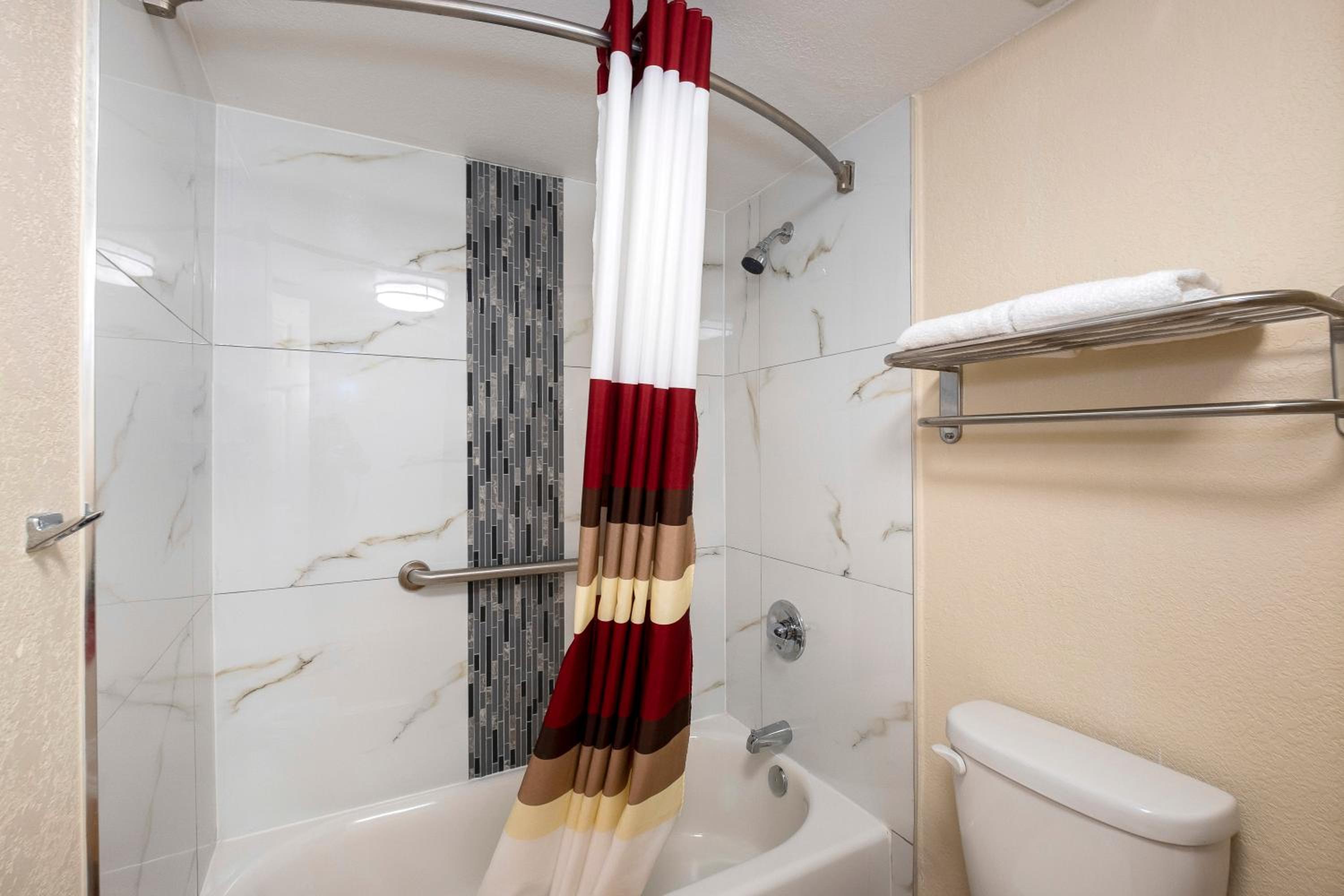 Deluxe Double Room with Two Double Beds Disability Access Non-Smoking - Photo 6