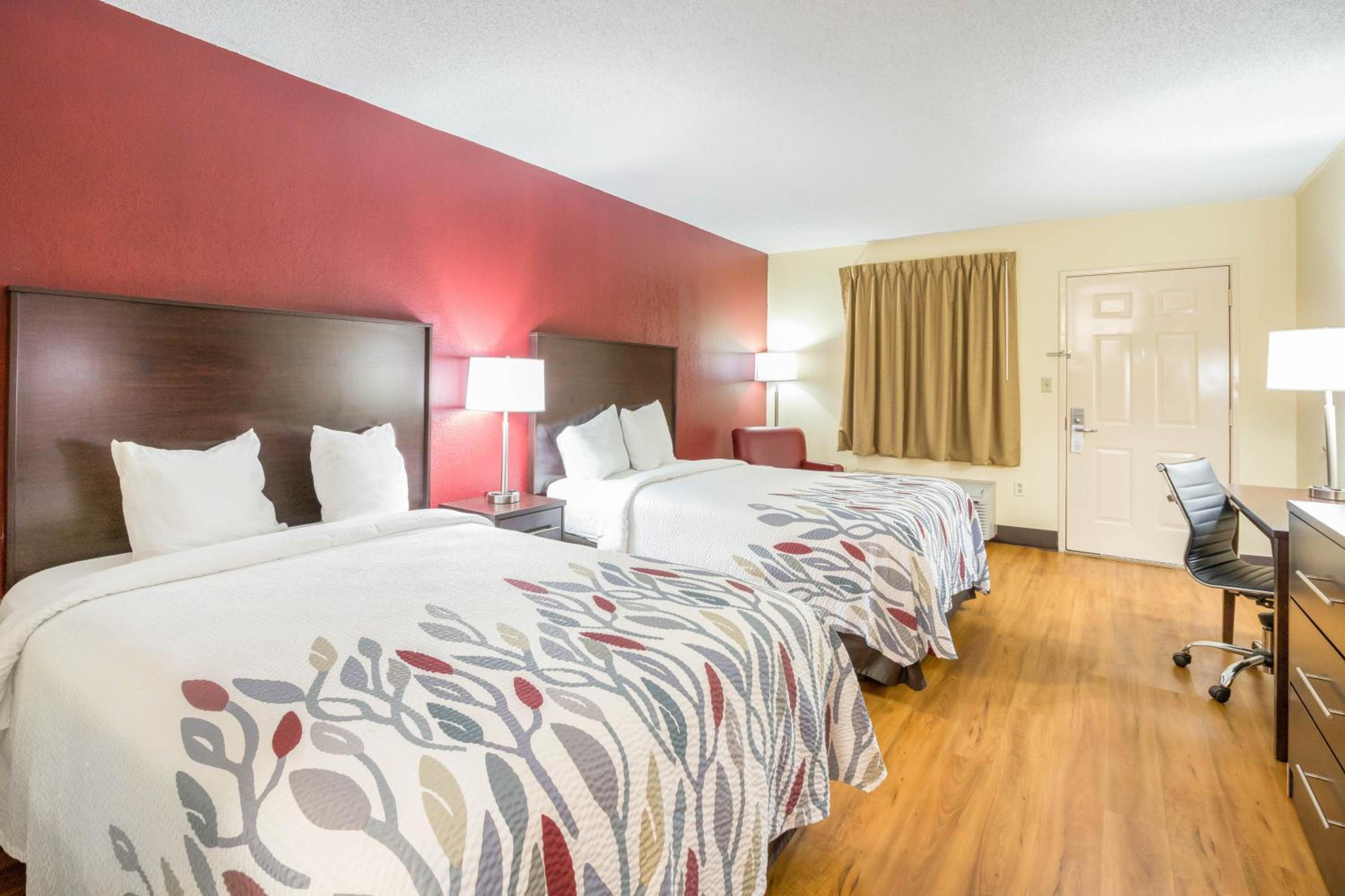 Deluxe Room with Two Double Beds Smoking - Photo 1