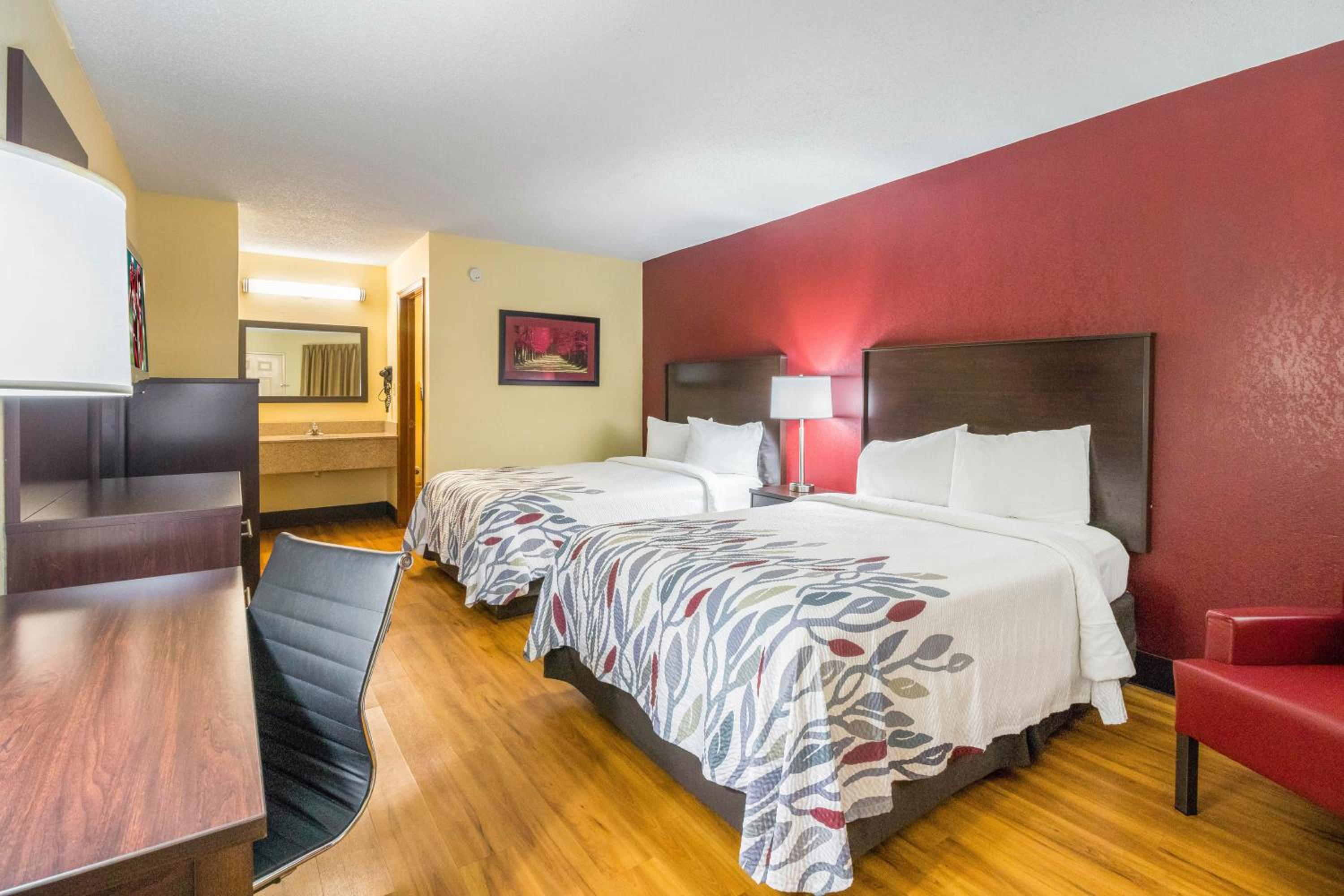 Deluxe Room with Two Double Beds Smoking - Photo 3